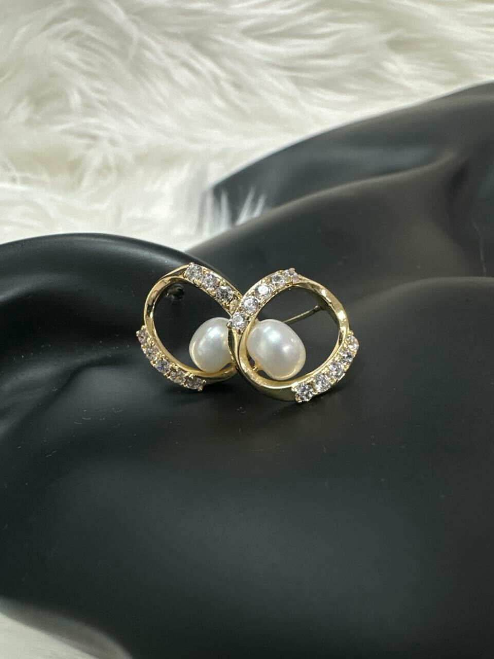 [S] GEMZ & CO JBJC SPARKLING ROUND PEARL STUD EARRING, GOLD, O24 (O24)