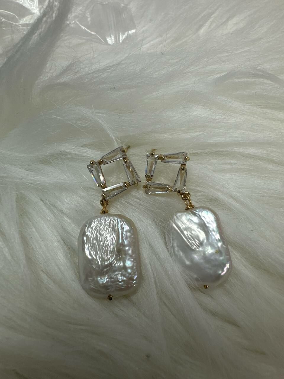 [S] GEMZ & CO JBJC CRYSTAL SQUARE PEARL PENDANT STUD EARRING, GOLD, O40 (O40)