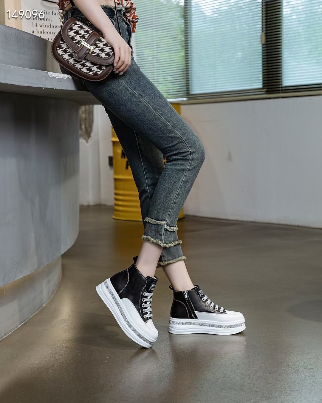 閃亮亮牛皮高筒休閒鞋