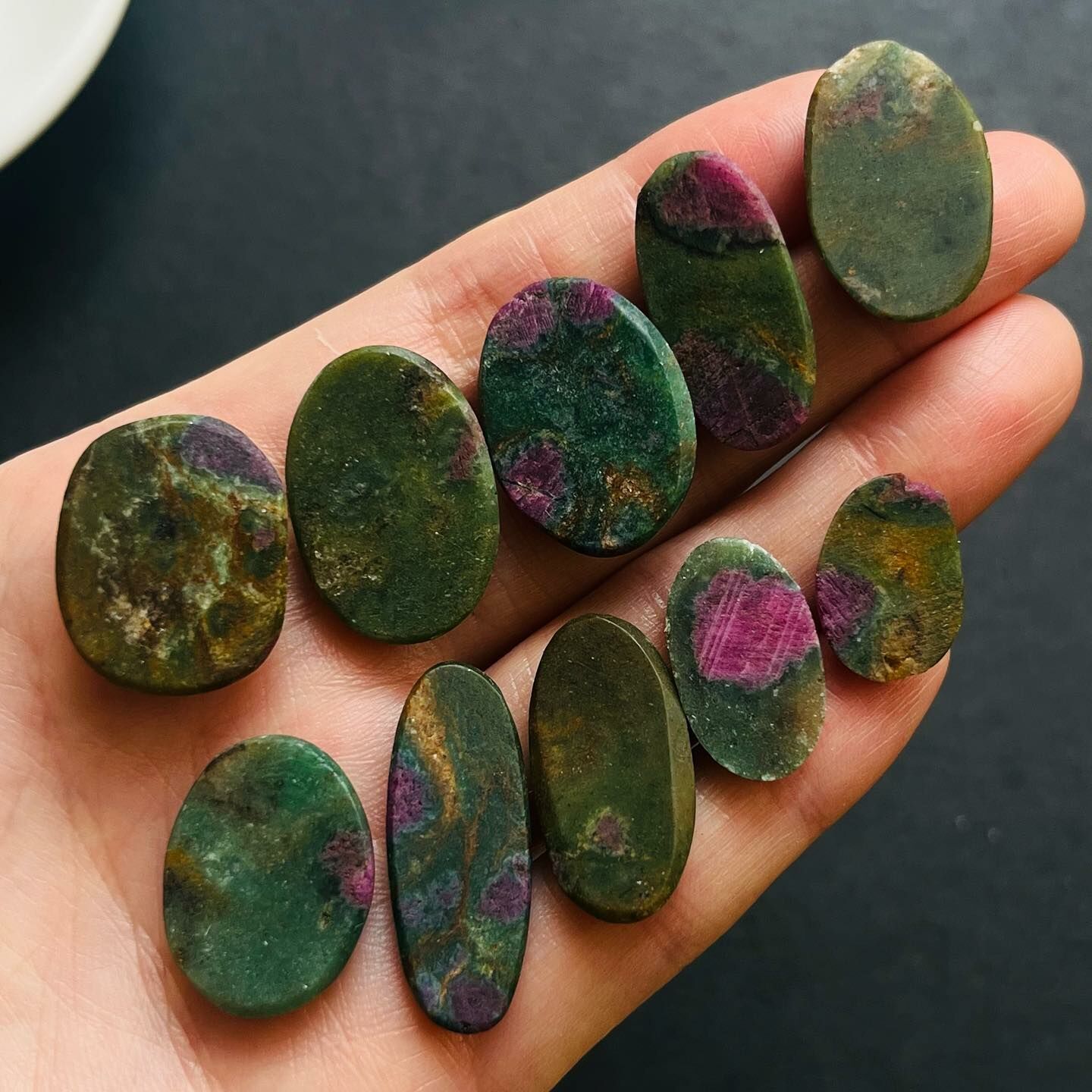 [原石] 紅寶鉻雲母 水晶蛋面