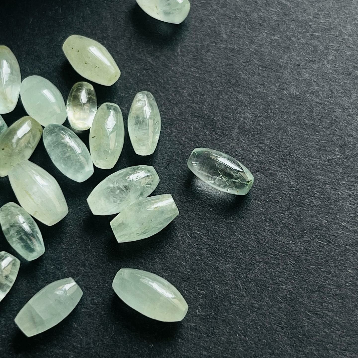 [原石] 綠海藍寶 約 7-10mm