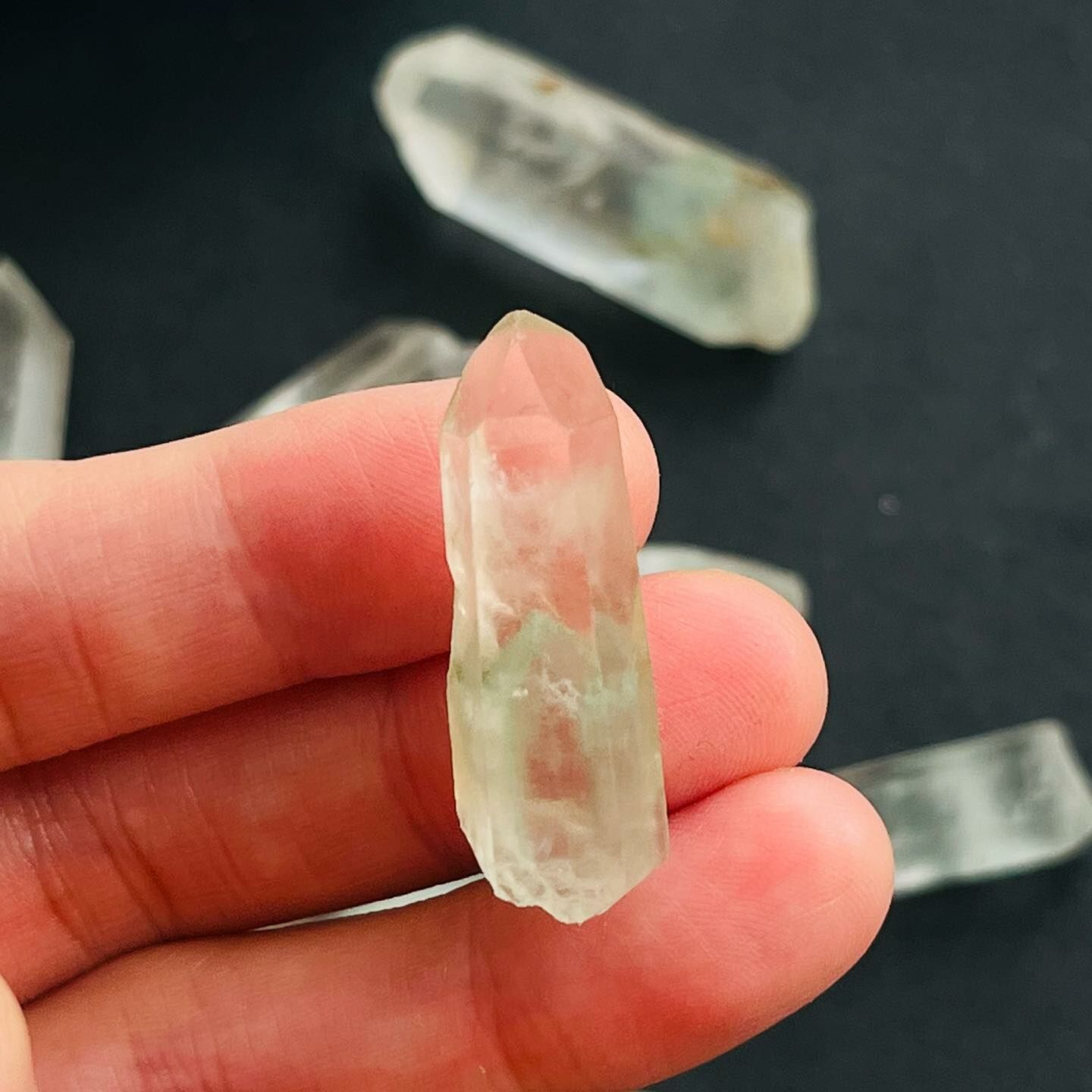 [原石] 綠幽靈水晶 翠綠幽靈 原礦小柱