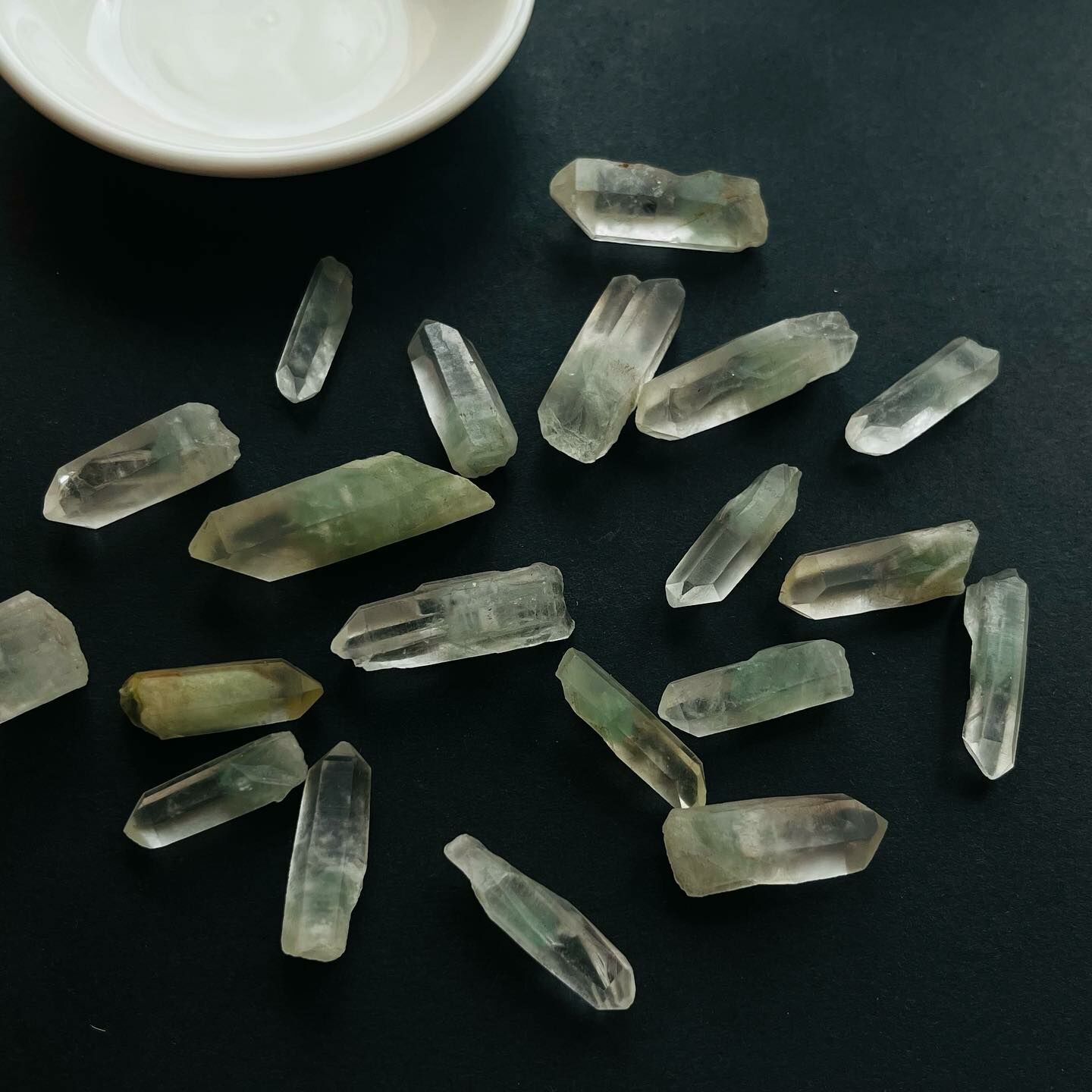 [原石] 綠幽靈水晶 翠綠幽靈 原礦小柱