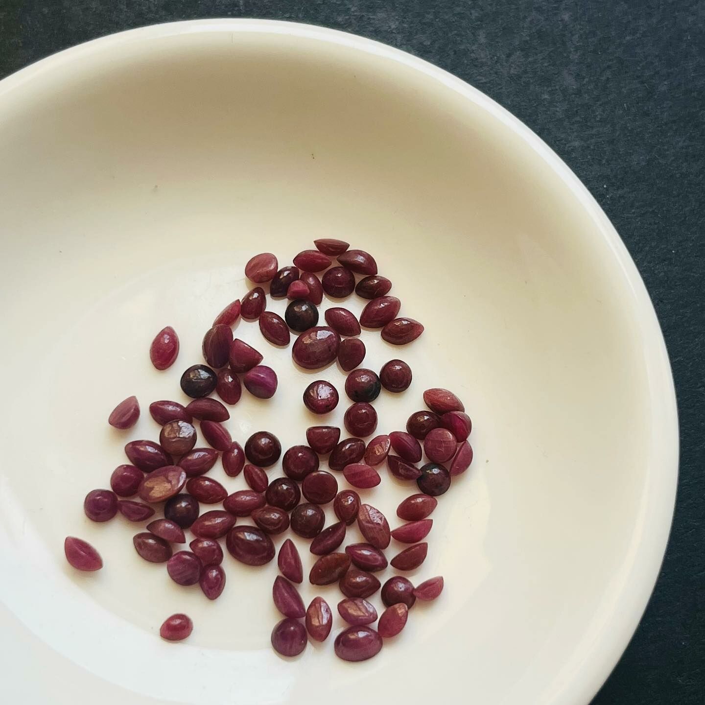 [原石] 紅寶石小米粒 約 2-5mm