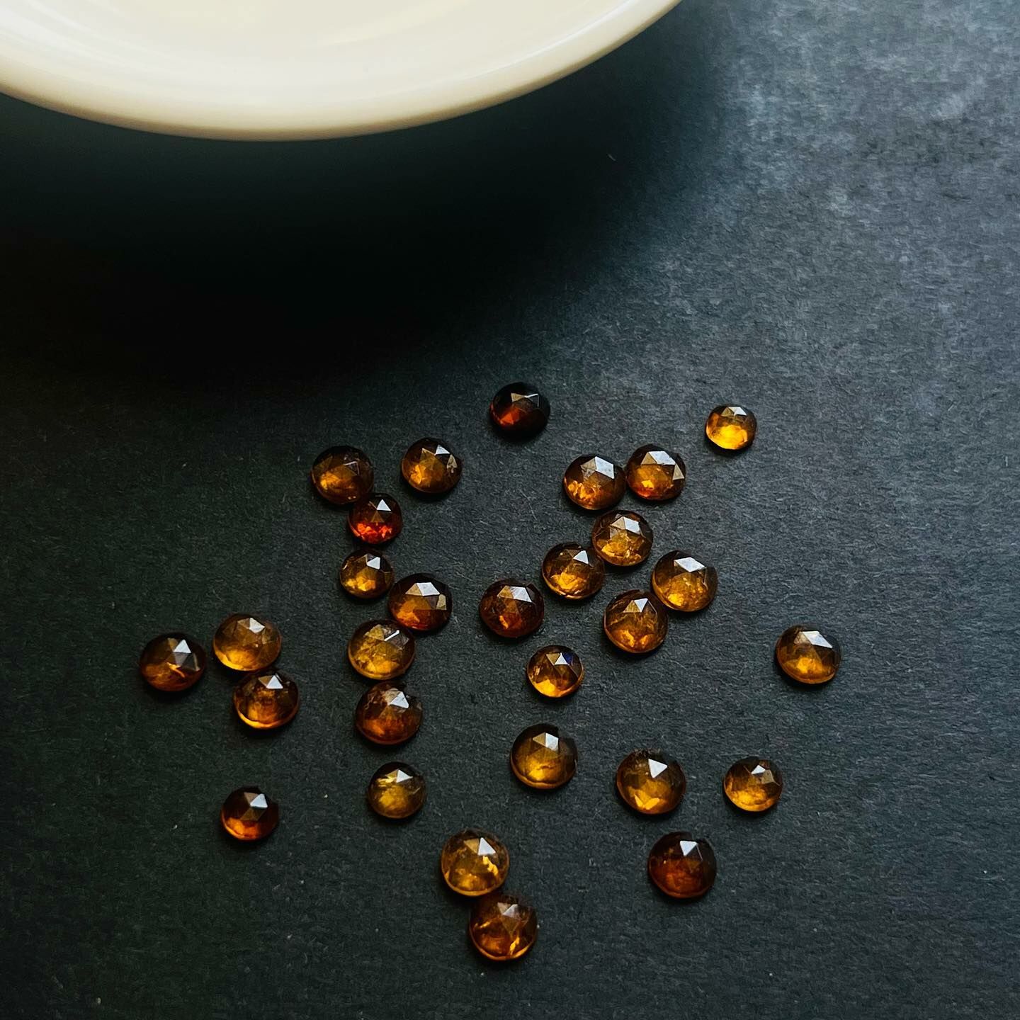 [原石] 鐵鈣鋁榴石 水晶裸石 約 4-5mm