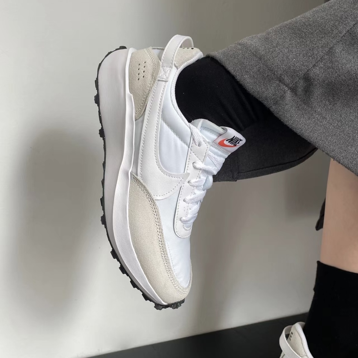 【現貨】Nike Waffle Debut 小Sacai 平民版 麂皮 厚底 增高 米白