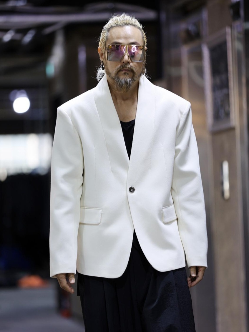 極簡領單扣西裝外套