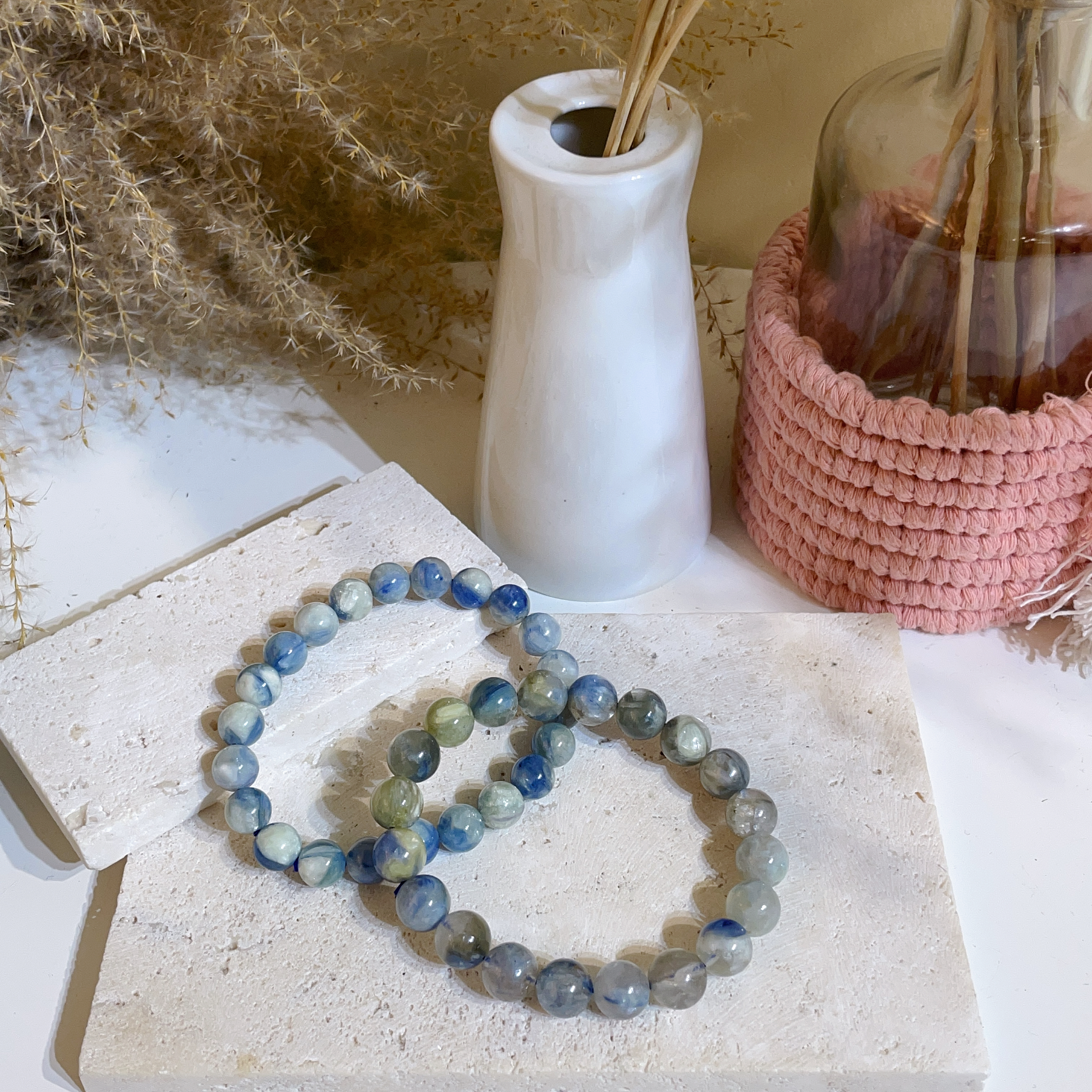 睡蓮藍晶石手串