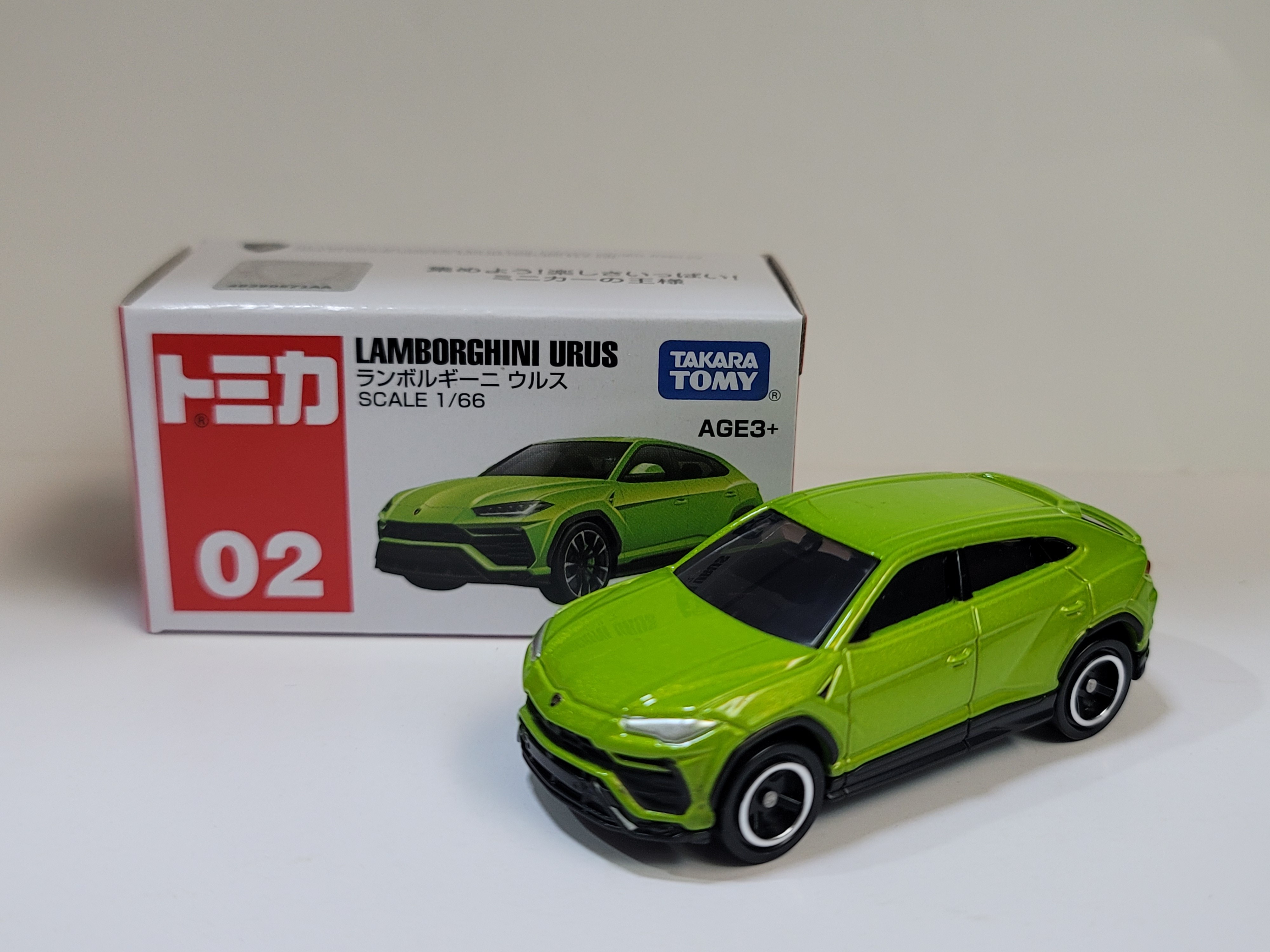 Tomica No.02 Lamborghini Urus Green