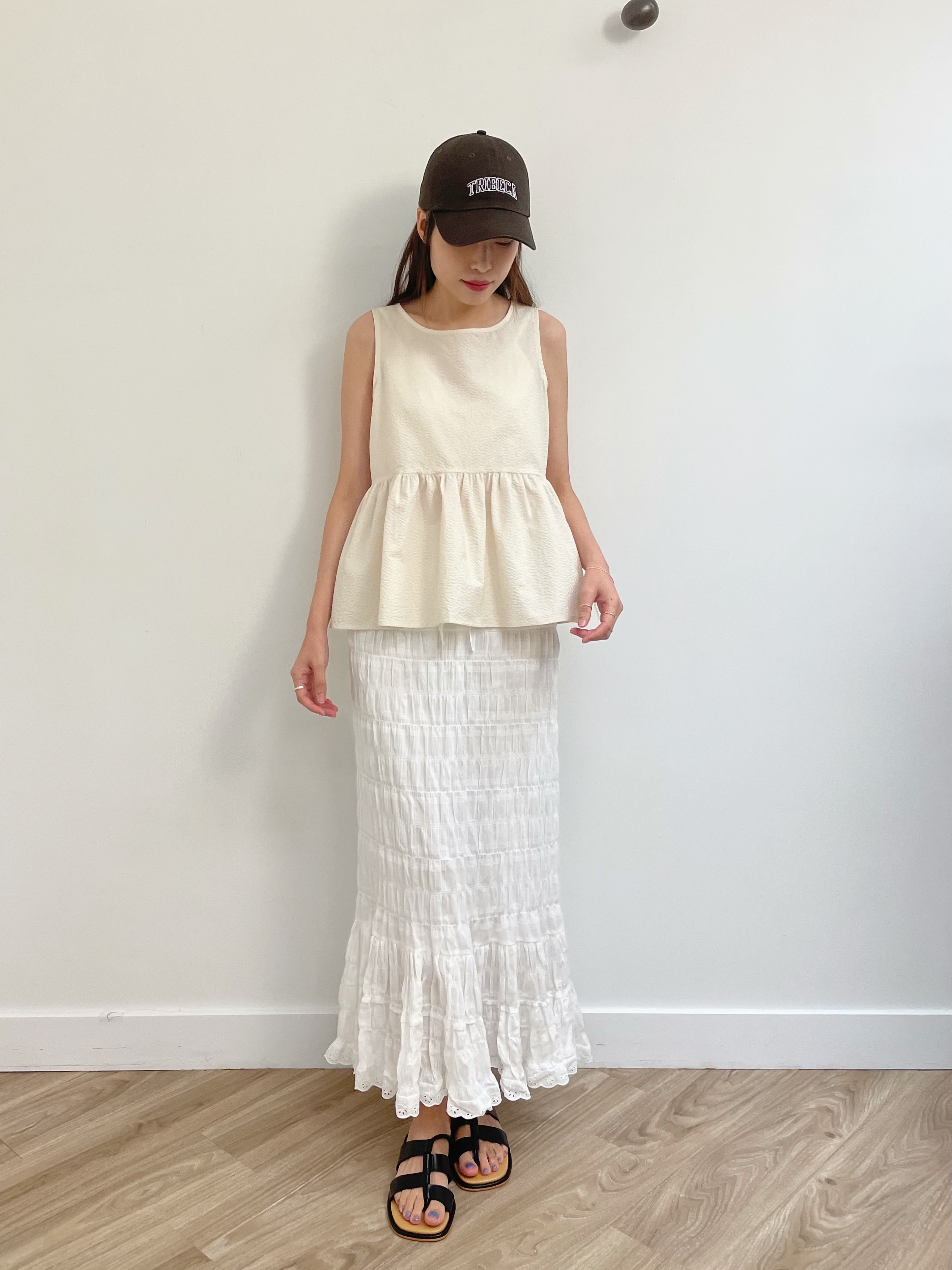 夏天錯不了，肌理感娃娃傘擺背心 (2色)