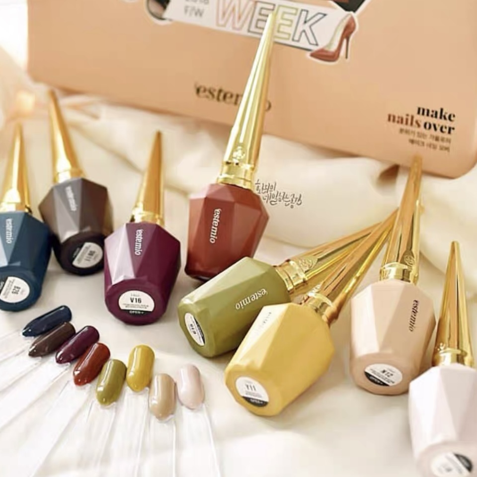 ESTEMIO MODERN WEEK Collection