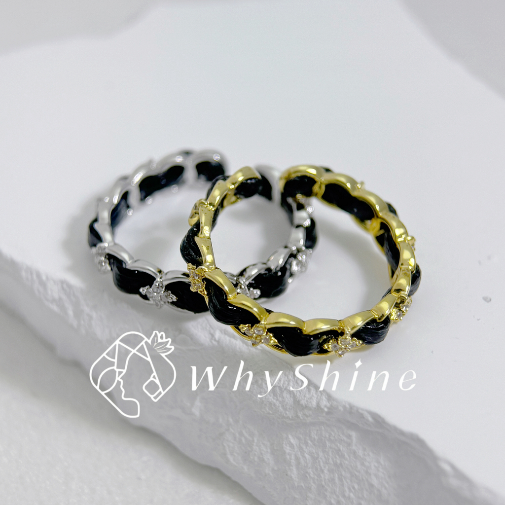 手穿皮革編織戒指