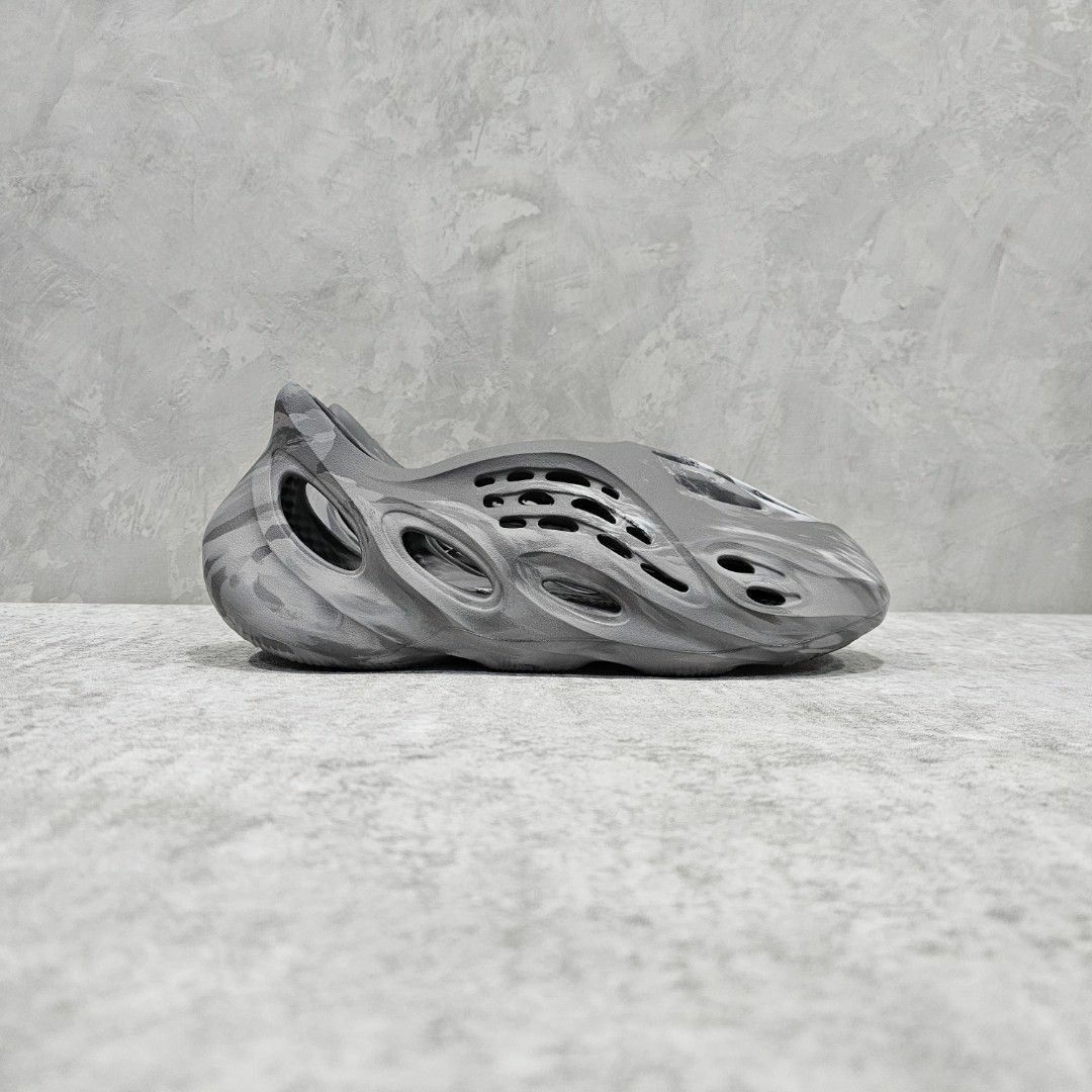 Adidas Yeezy Foam Runner  "MX GRANITE" 渲染 水泥灰 IE4931