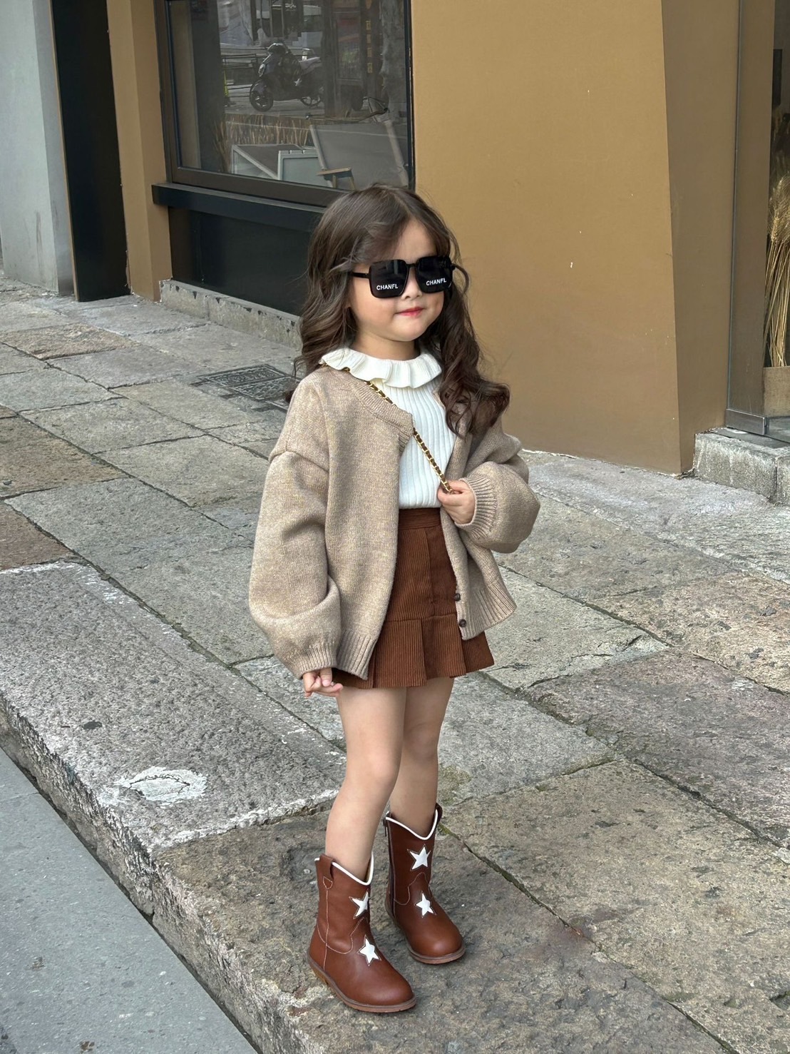 奶茶色外套/荷葉邊內搭/咖色裙