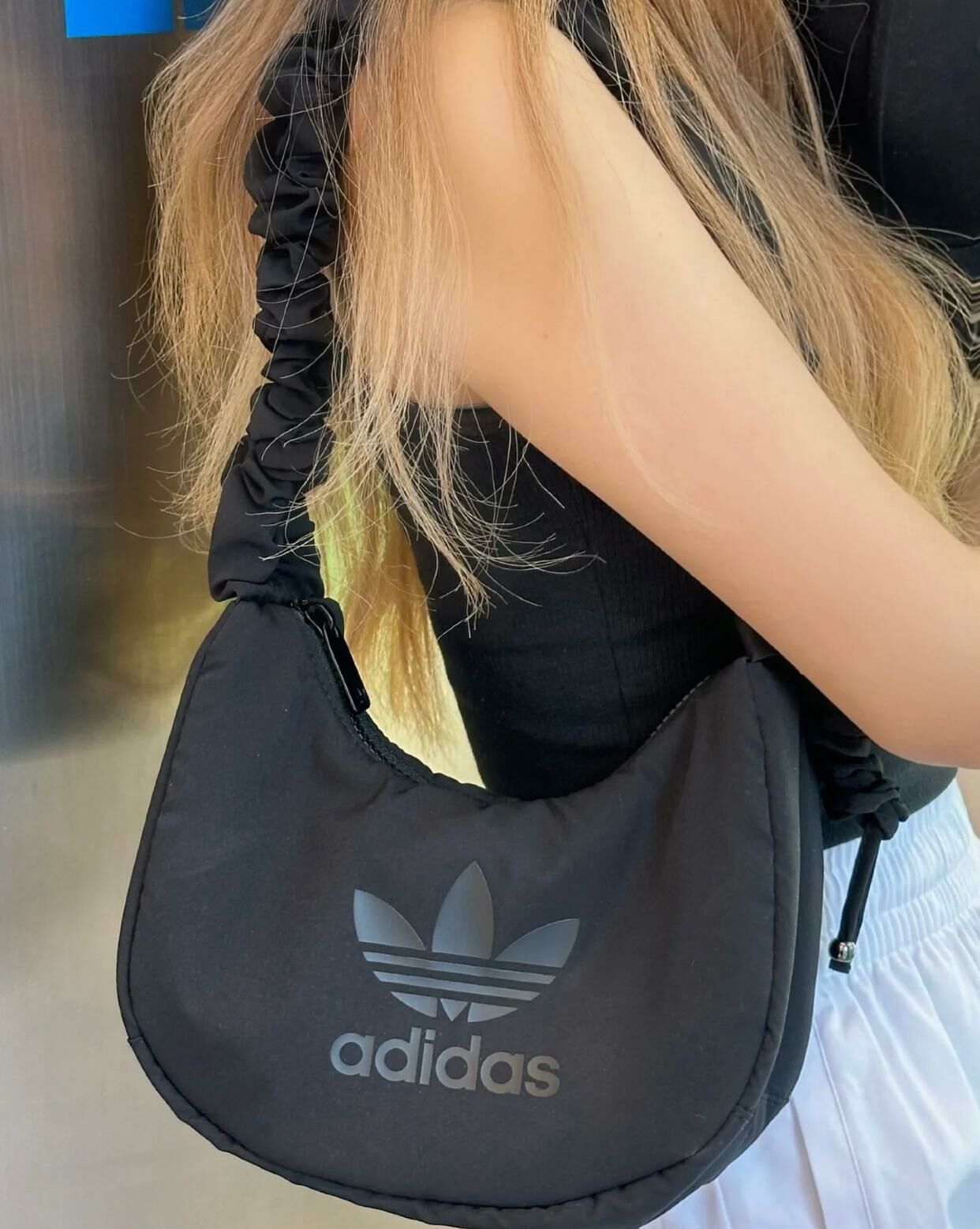 ✨新品/海外限定✨ アディダス 雲 ショルダーバッグ 2WAY アディダス