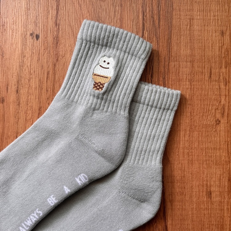 小黃間｜絕版｜刺繡直筒襪｜冰淇淋熊