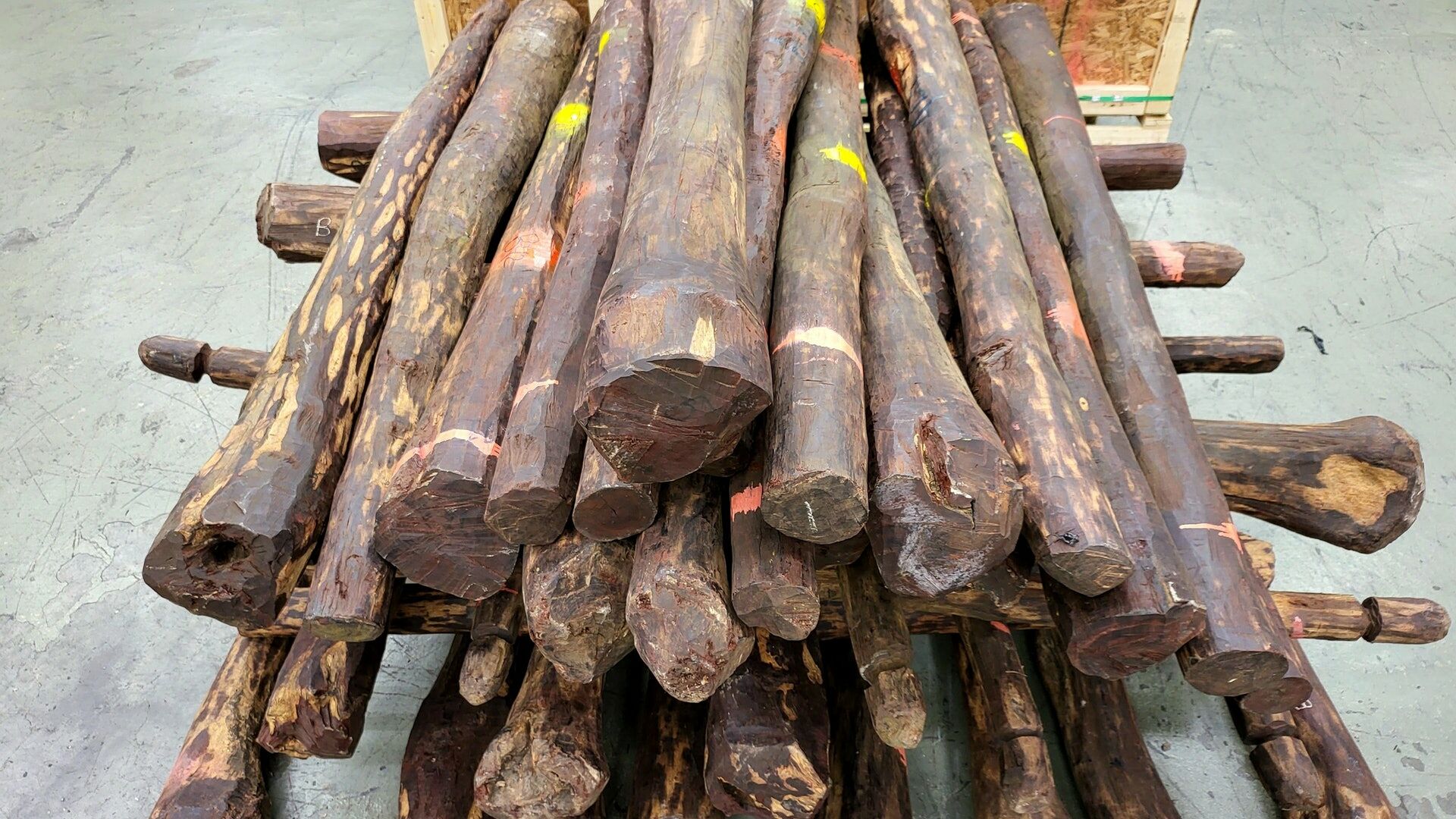 紫檀木 紫檀木：珍貴硬木的特性與價值