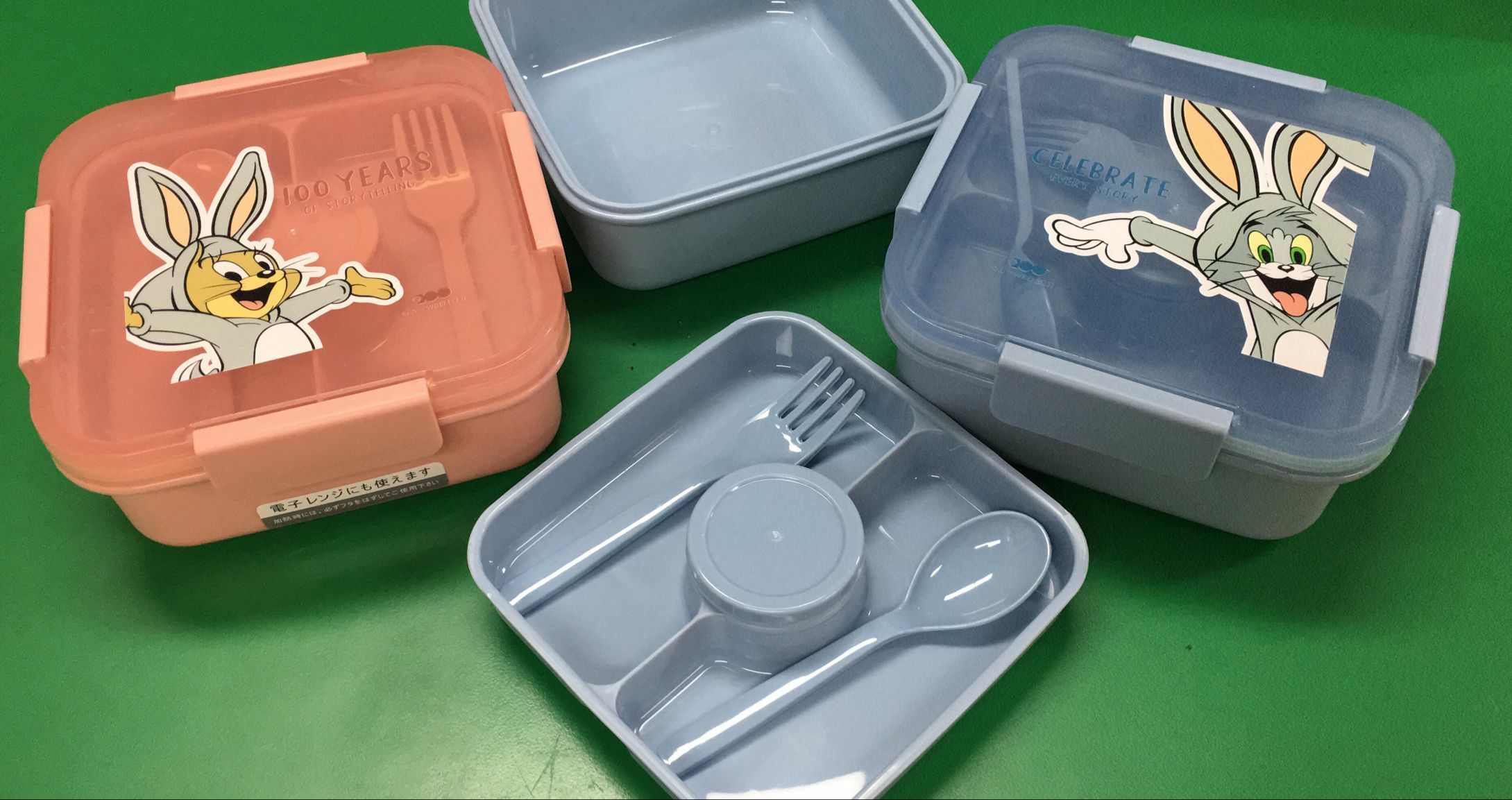 TOM AND JERRY 雙層飯盒附餐具,蓋有少花,唔影響使用（此為清貨價貨品不設退換） (AT9 560)