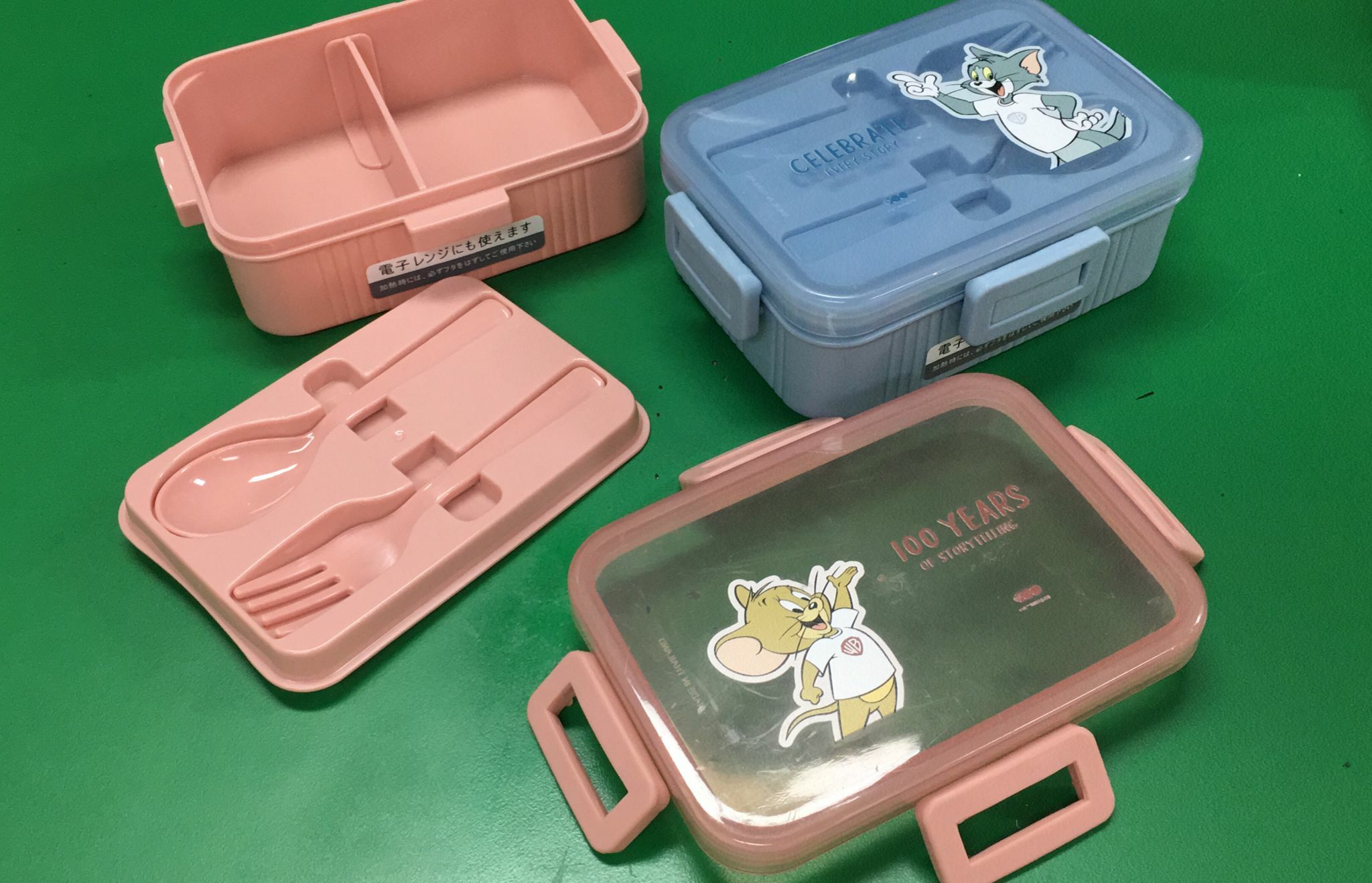 TOM AND JERRY 飯盒附餐具,盒面有少花,唔影響使用（此為清貨價貨品不設退換） (AT9 651)