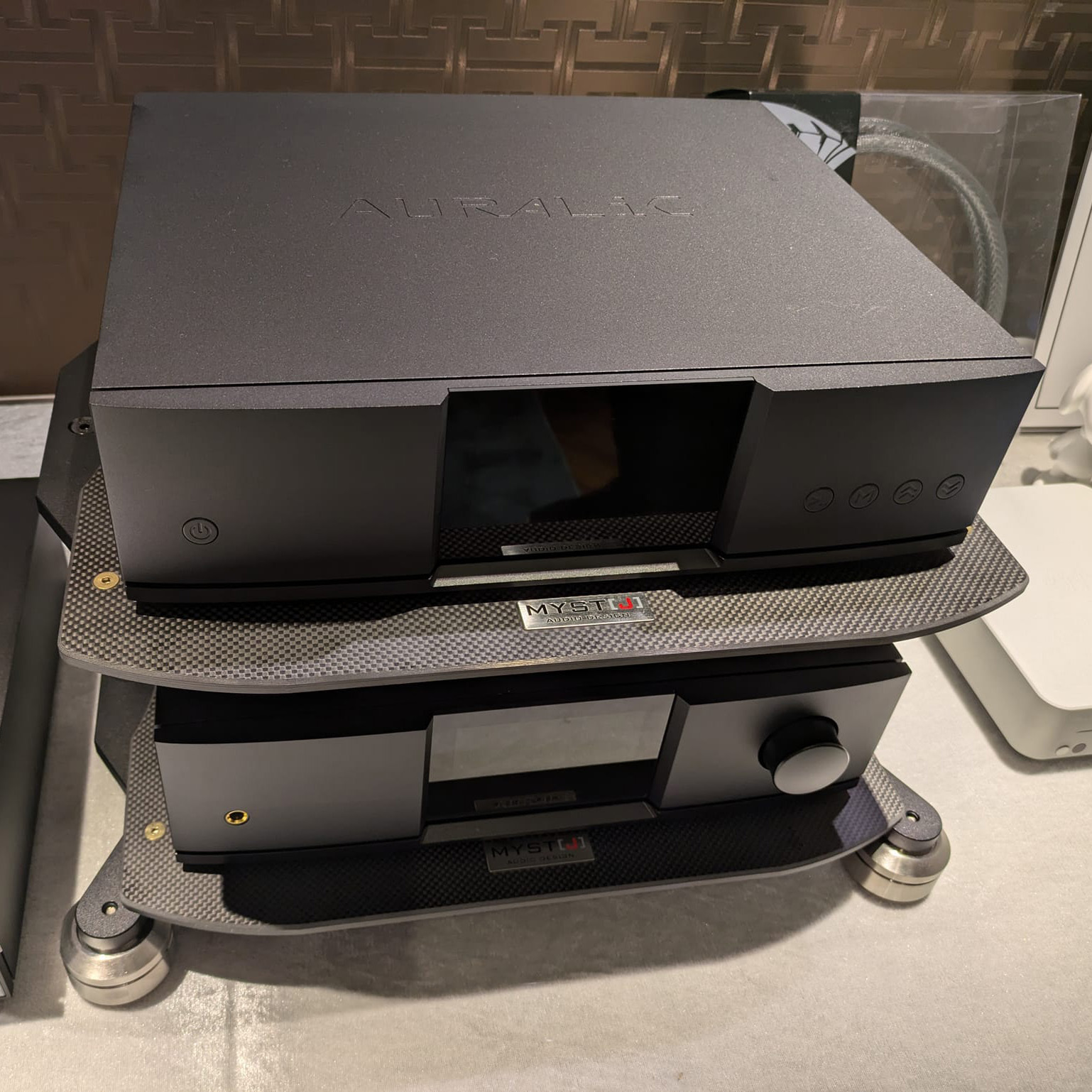 MYSTJ CSXL 碳纖維音響架 (適用於中型尺寸器材)