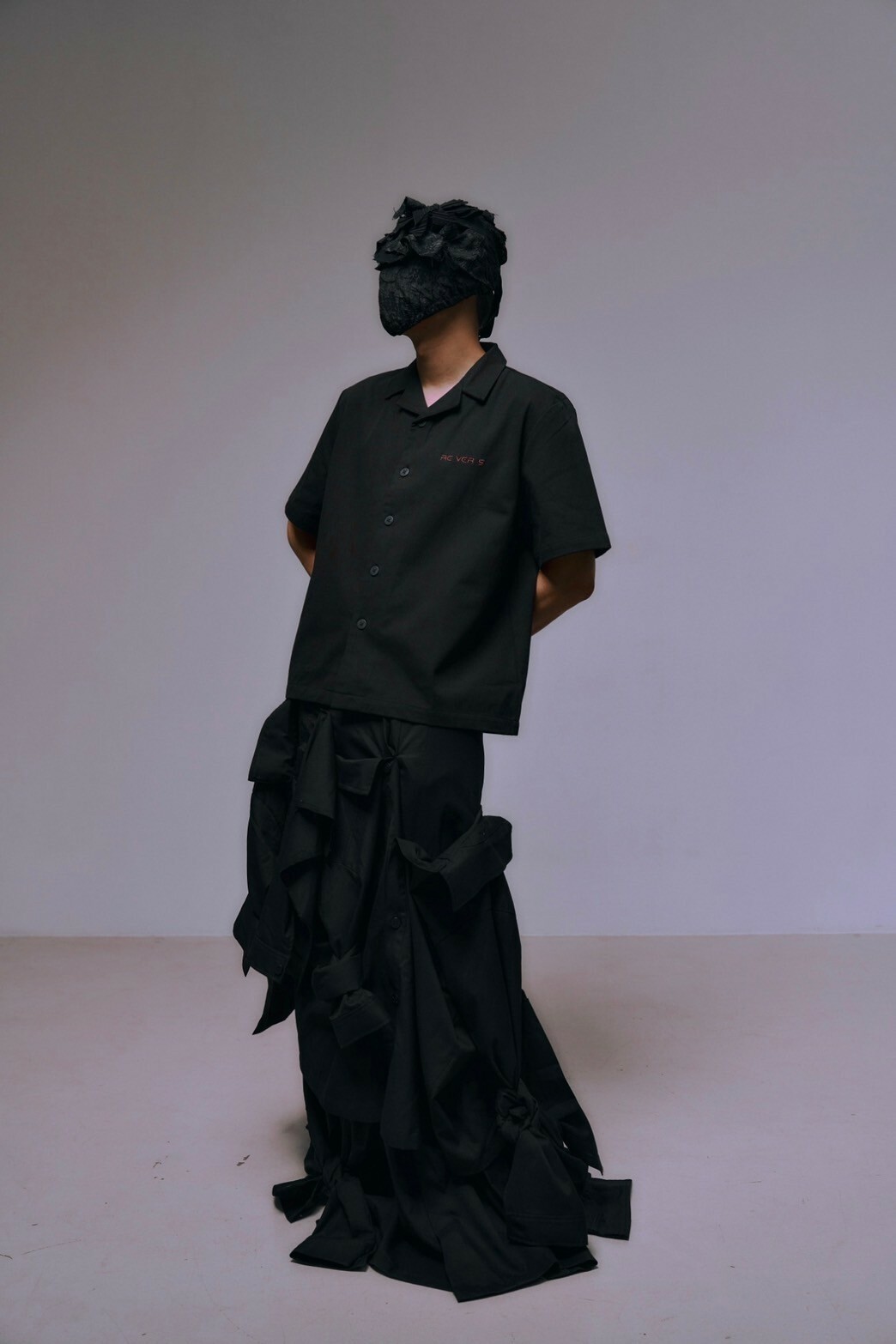 RE VER'S / NOIR 黑紅刺繡Logo 切割解構襯衫 - BLACK DAWN -