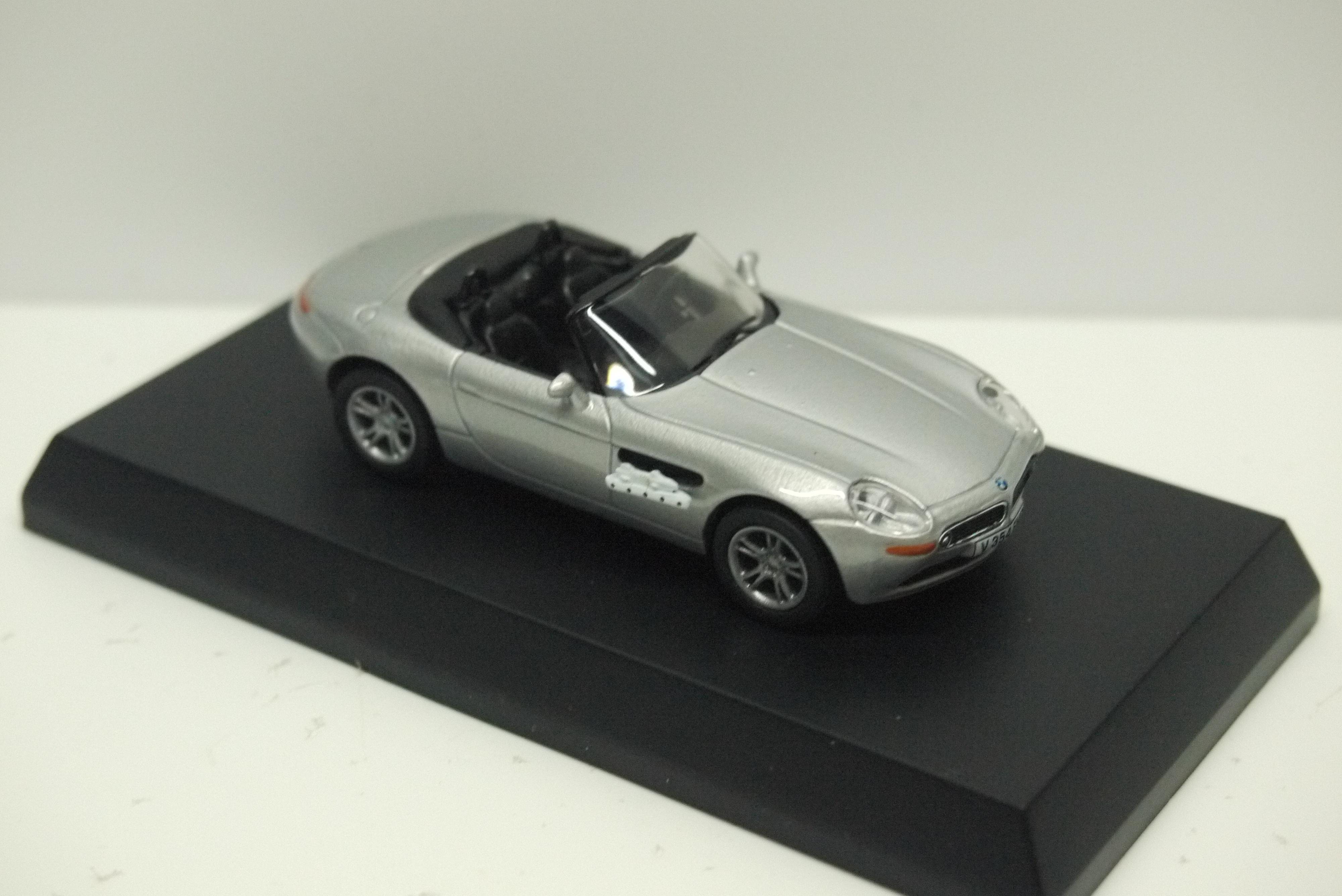 Kyosho BMW Z8 007