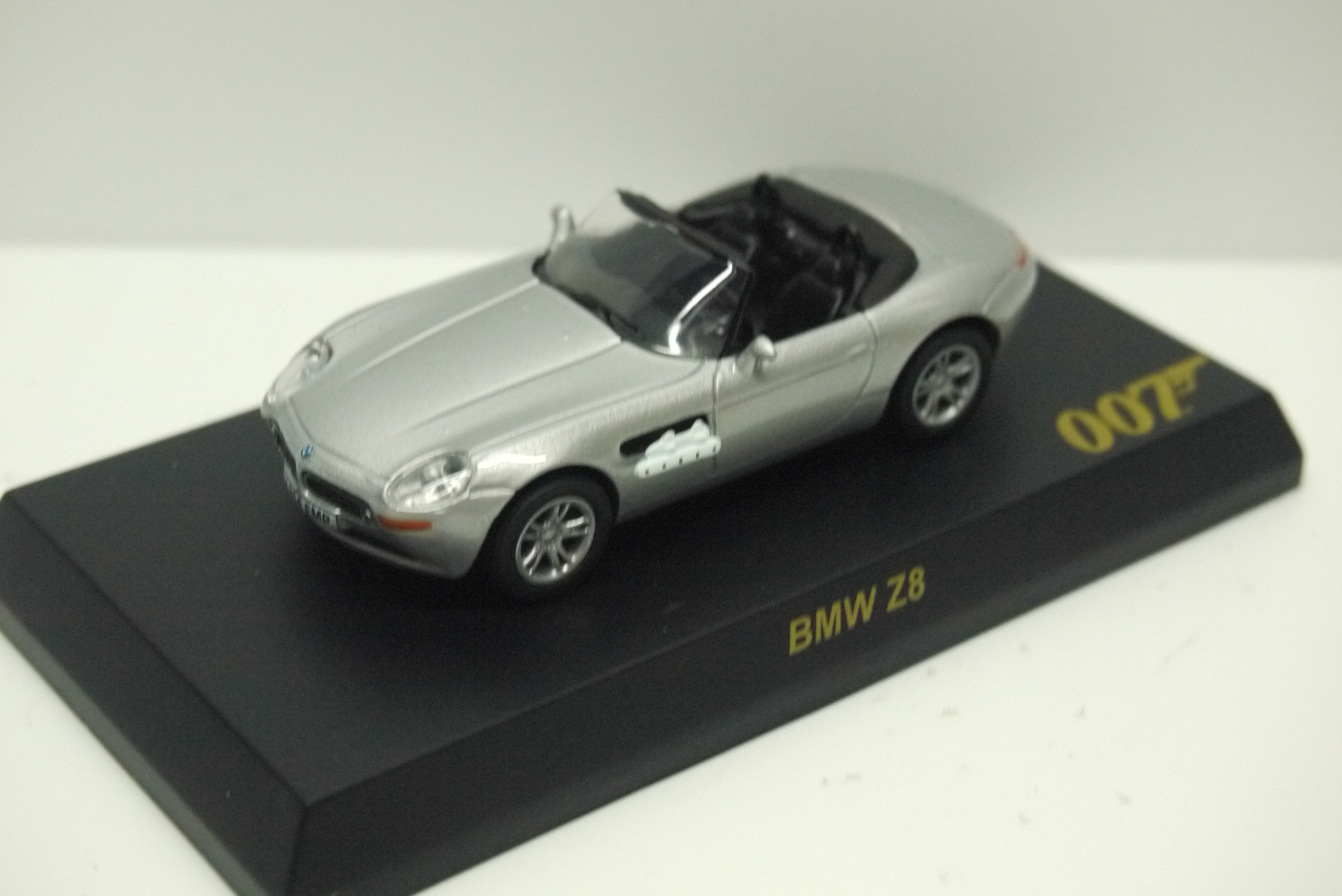 Kyosho BMW Z8 007