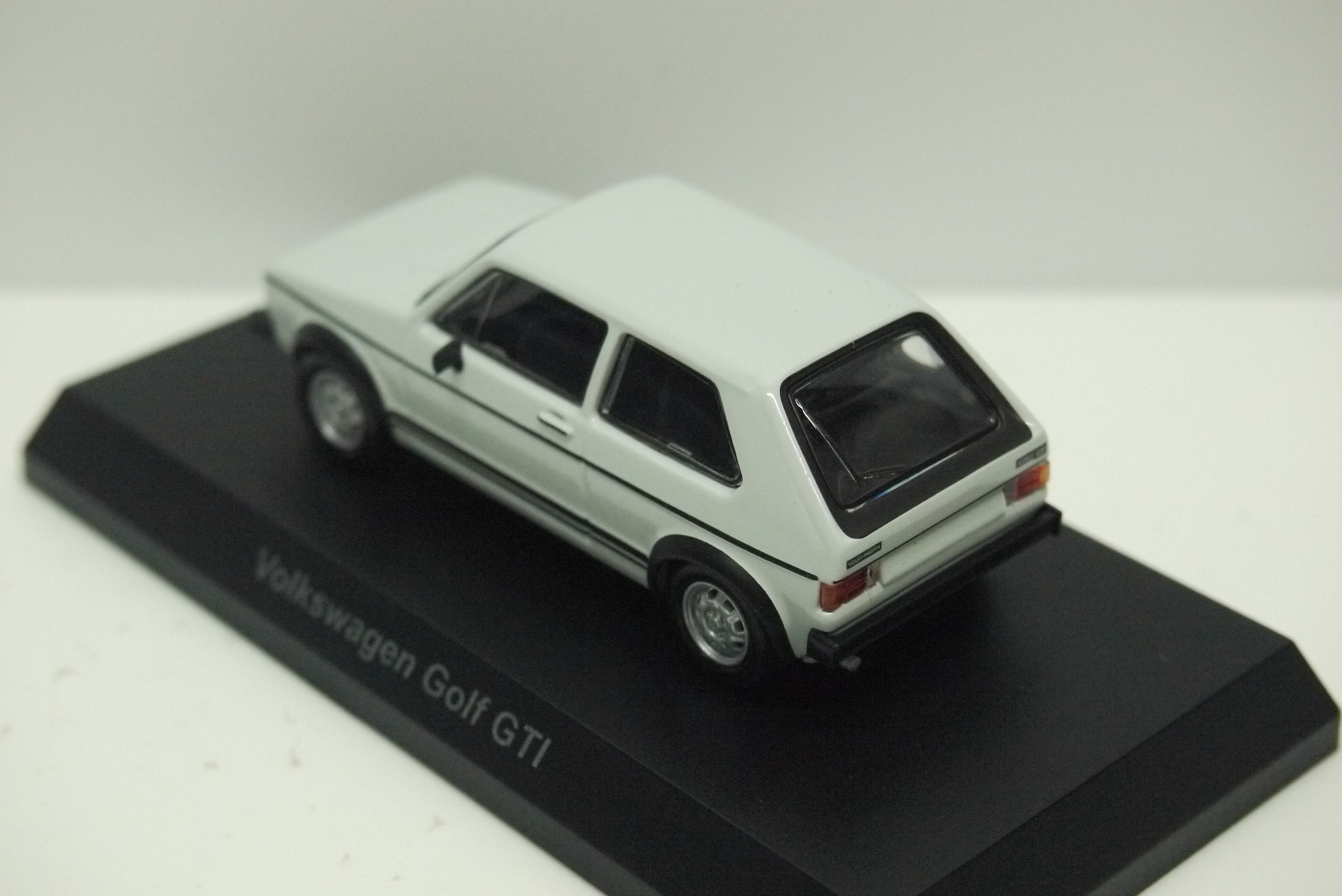 Kyosho Volkswagen Golf GTi White