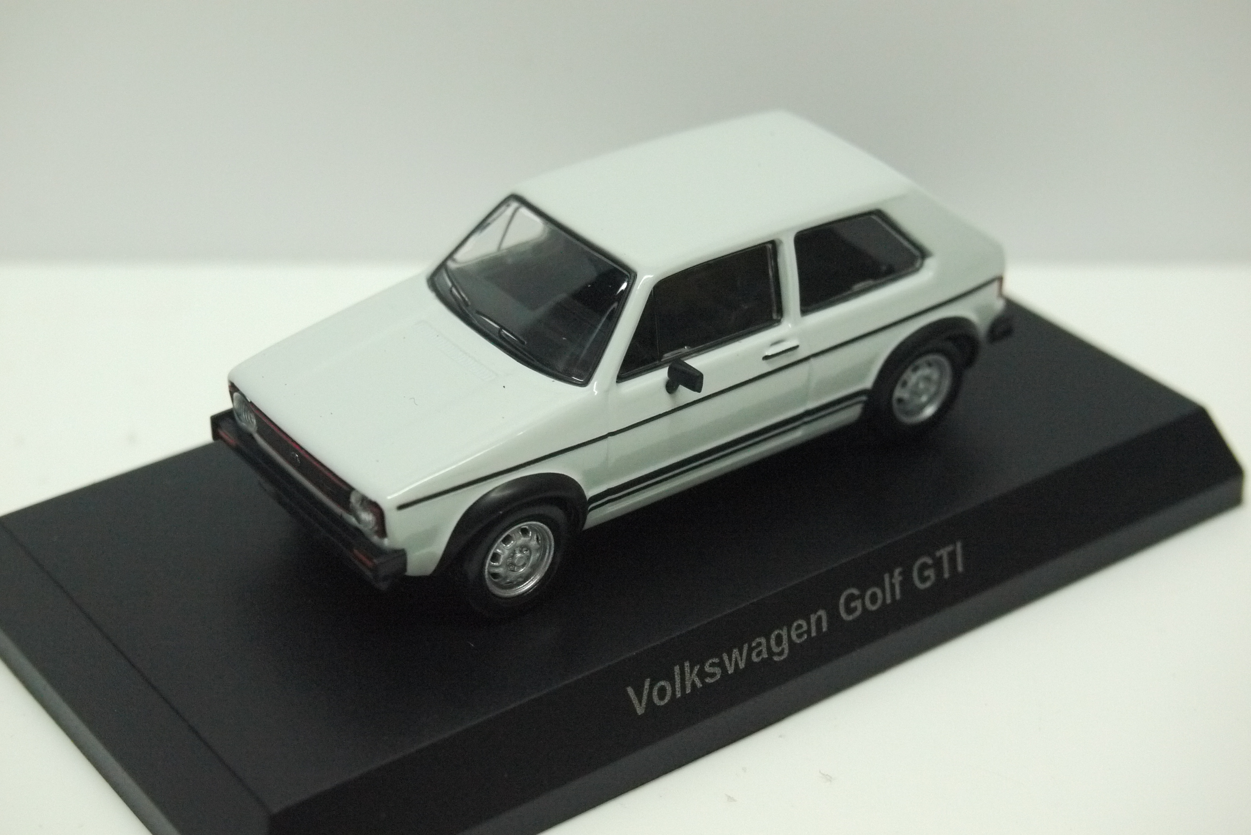 Kyosho Volkswagen Golf GTi White