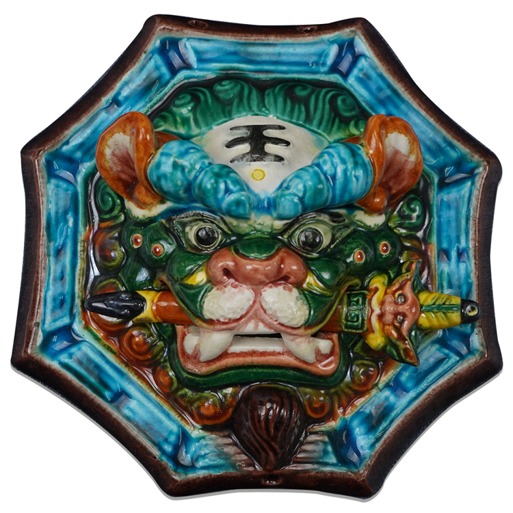 鹿港窯禮品館 無邊際框設計的 八卦咬劍獅王 擺飾和獎牌