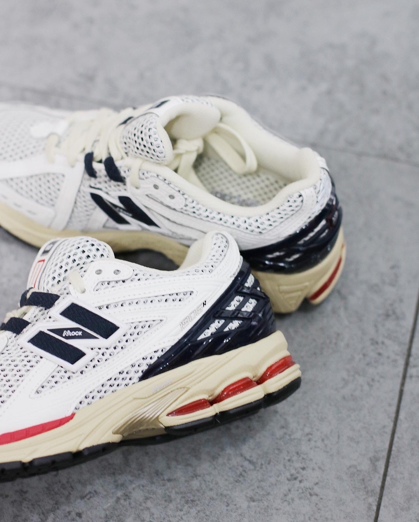 New Balance M1906RR Vintage Red