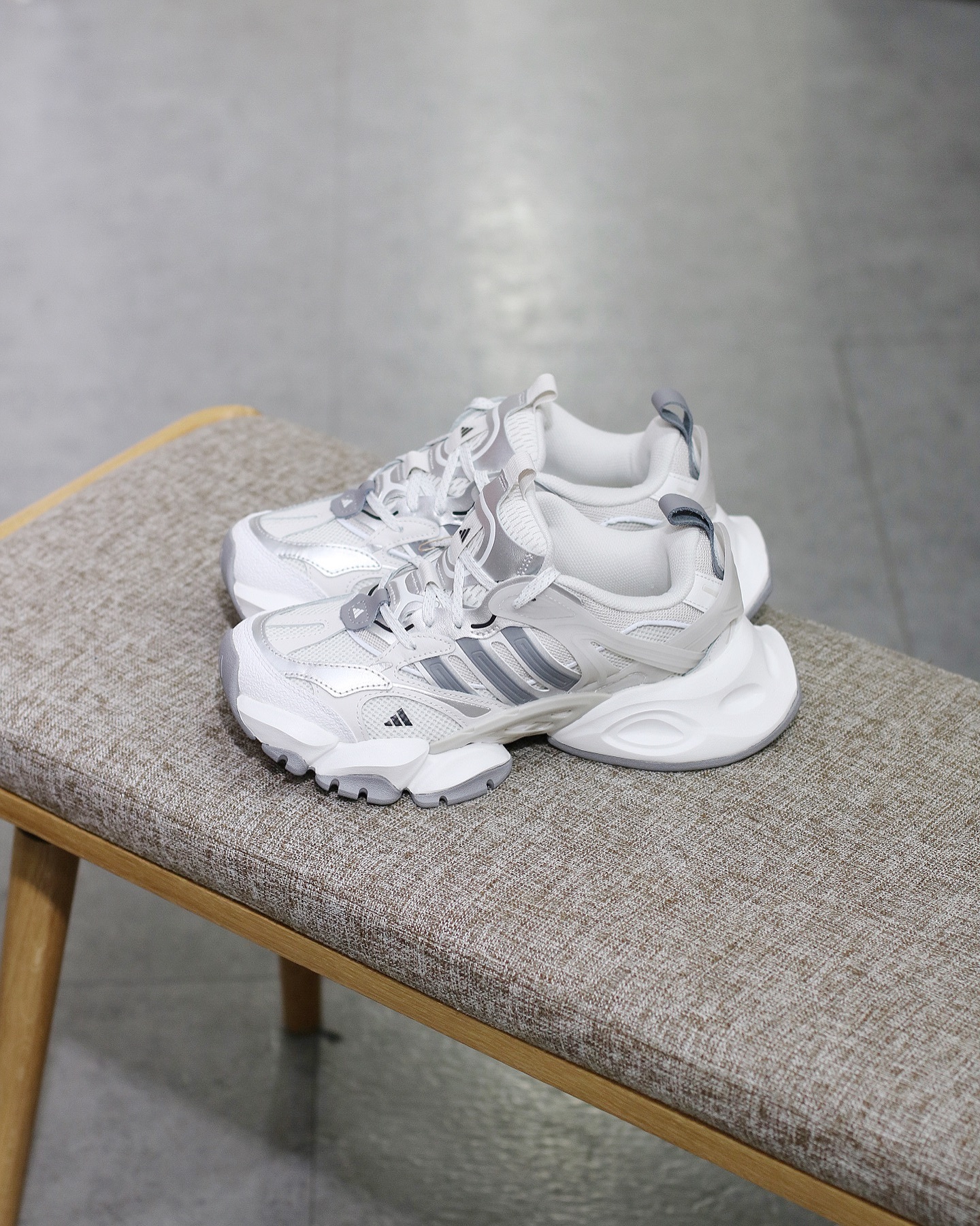 Adidas XLG RUNNER DELUXE Grey 灰白 JP5761