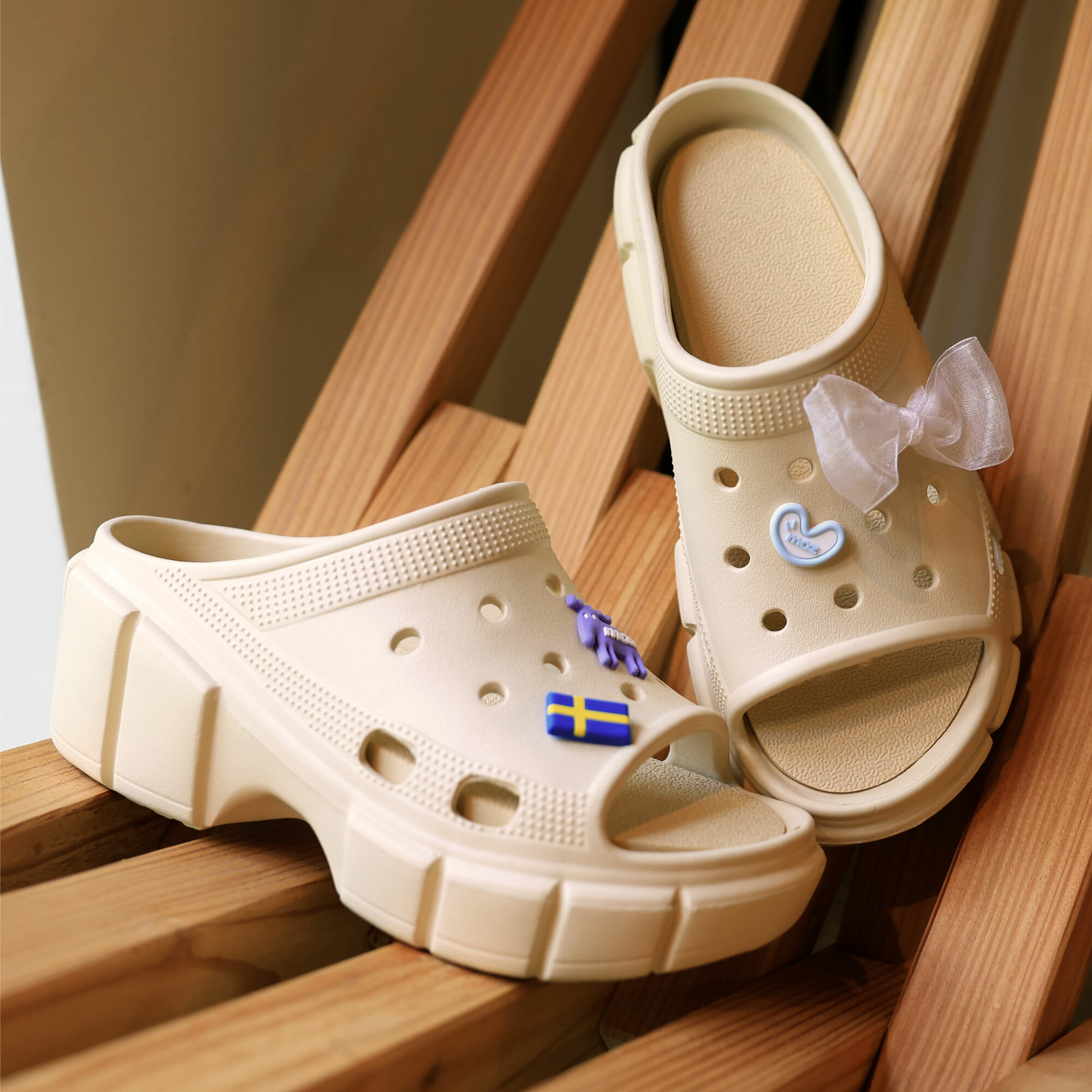 奧黛麗經典再現｜moz 復古洞洞厚底拖鞋 輕量防水 (燕麥奶)