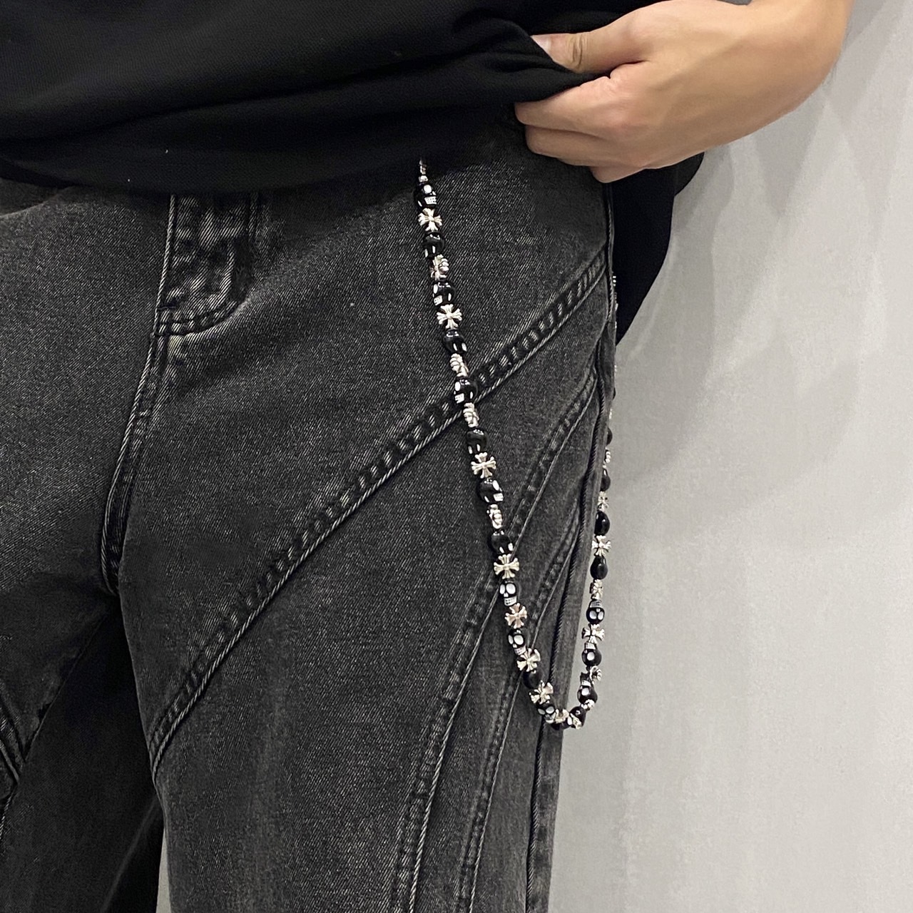 黑色人造石骷髏十字架造型褲鍊