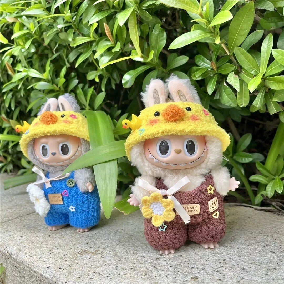 拉布布 LABUBU 心動馬卡龍 吊飾專用服裝 小鴨帽藍色吊帶褲套裝 (無附吊飾)