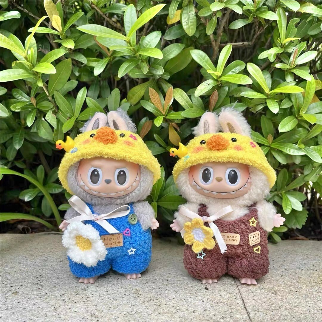 拉布布 LABUBU 心動馬卡龍 吊飾專用服裝 小鴨帽藍色吊帶褲套裝 (無附吊飾)