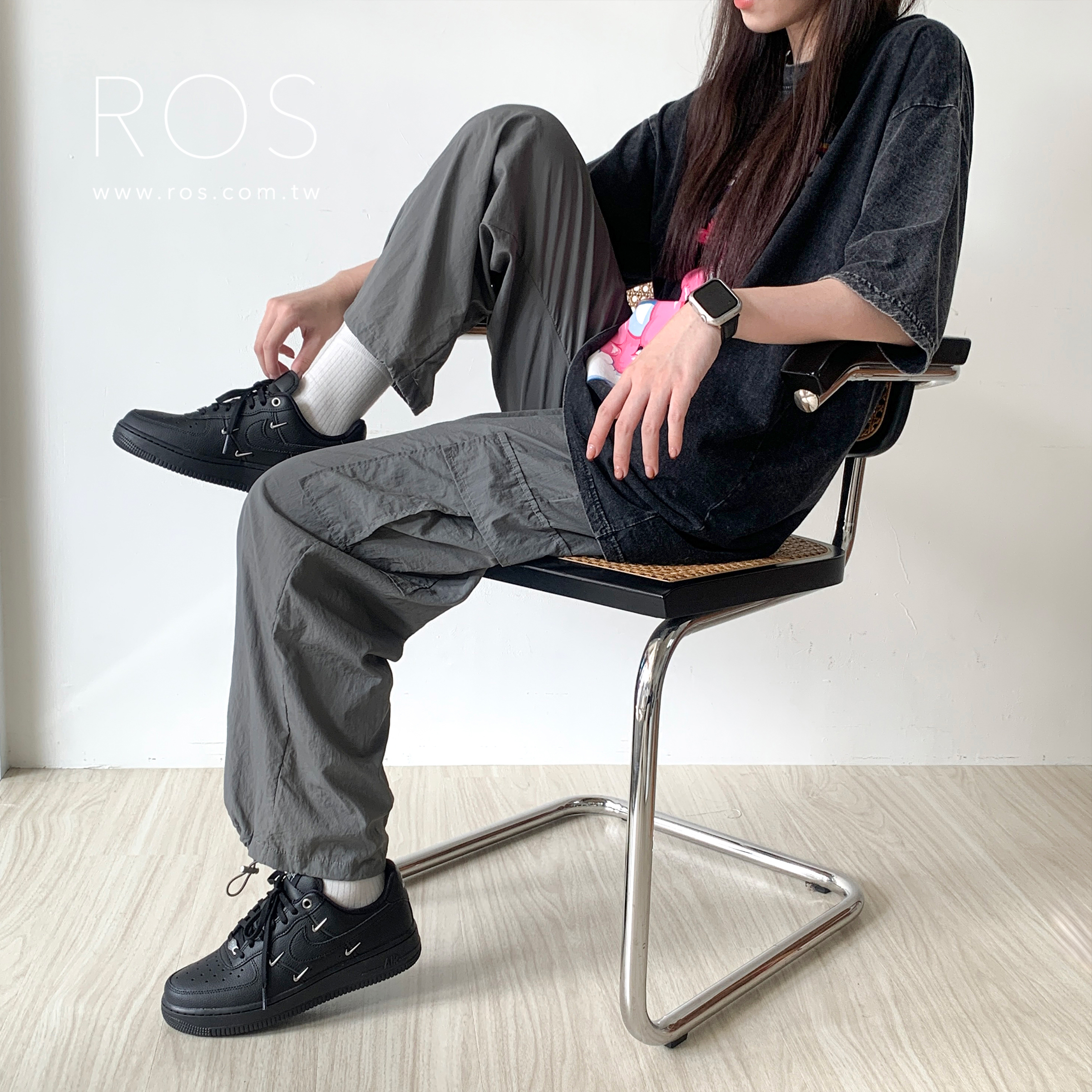 Nike Air Force 1 全黑小銀勾