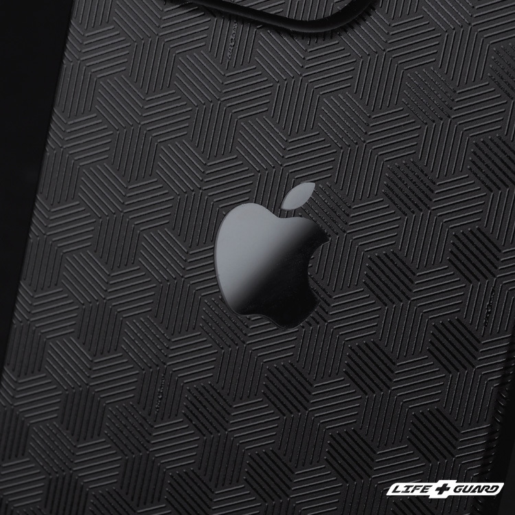 LIFE+GUARD 貼膜安裝示意圖，適用 iPhone 16 Pro