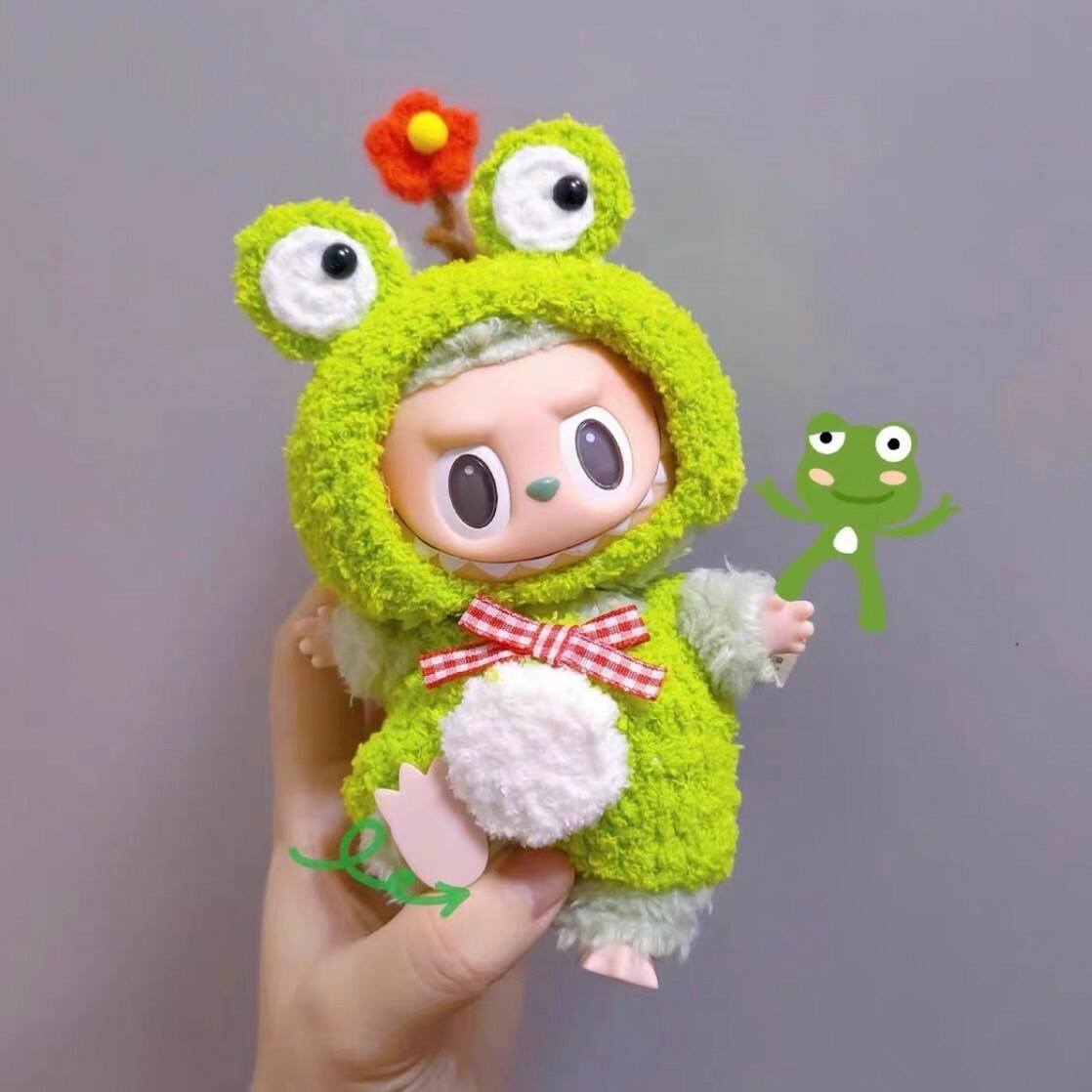 拉布布 LABUBU 心動馬卡龍 吊飾專用服裝 紅花青蛙套裝 (無附吊飾)