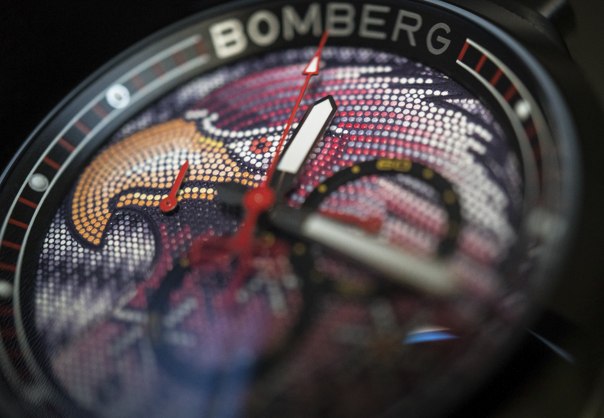 BOLT-68 系列 紅色珍珠雄鷹計時碼錶