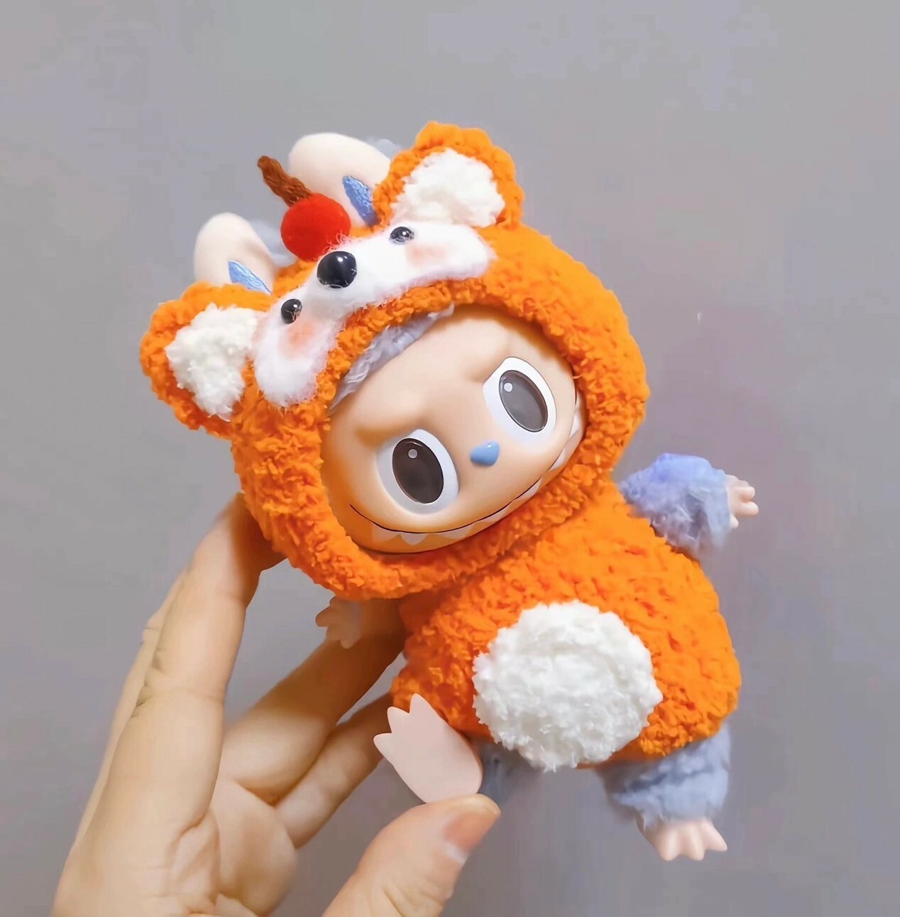 拉布布 LABUBU 心動馬卡龍 吊飾專用服裝 小狐狸套裝 (無附吊飾)