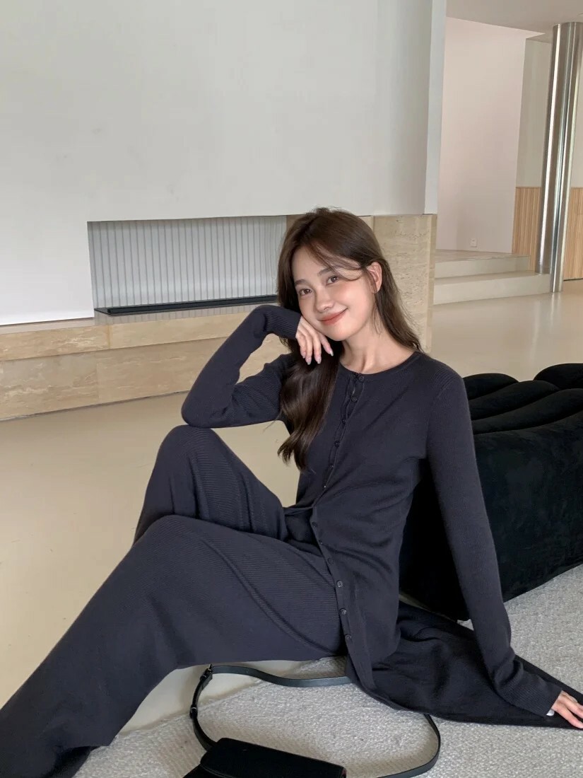 長版圓領排釦開襟罩衫+同色系長褲SET (Elegant & Love)