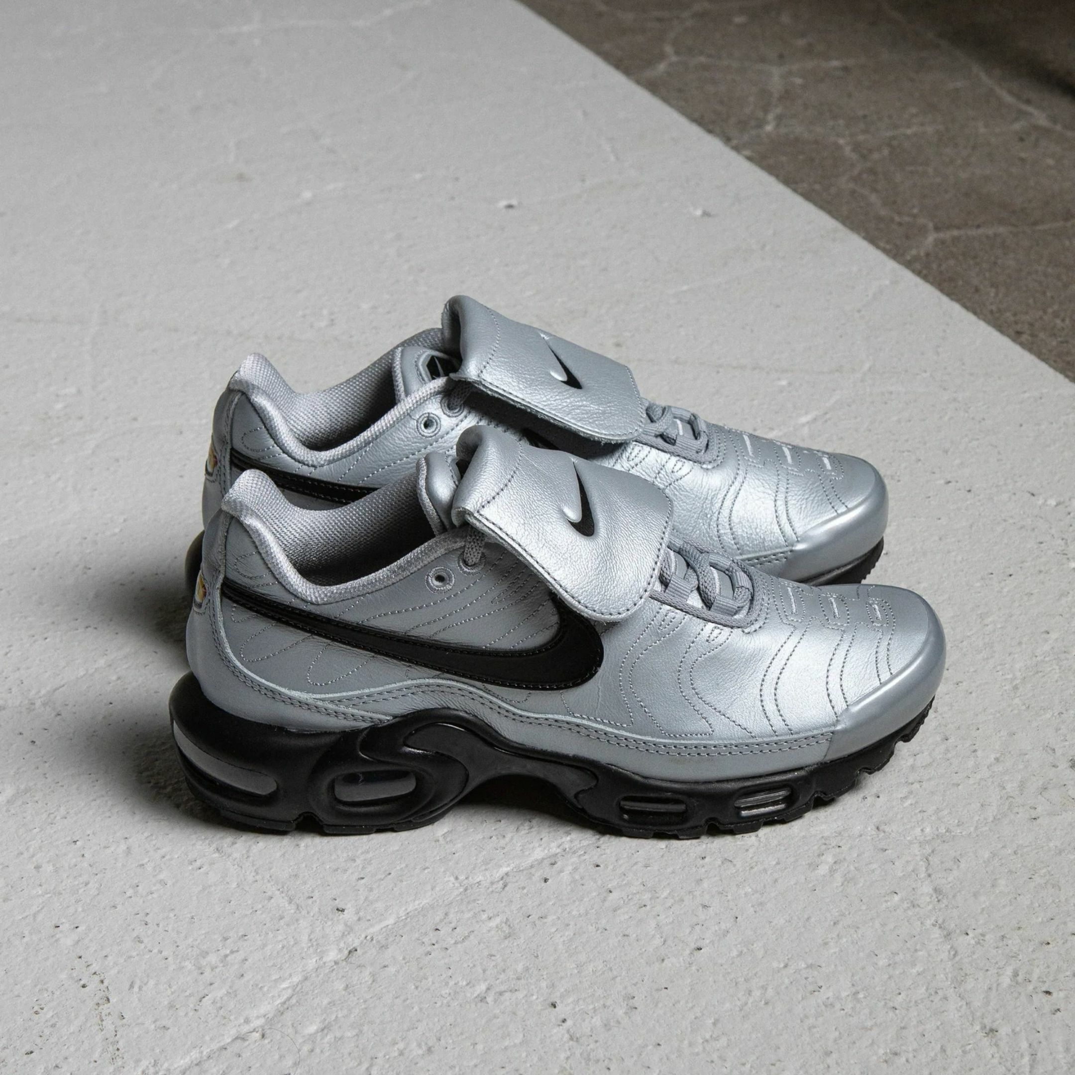 NICEDAY 代購 Nike Air Max Plus TNPO 灰狼 銀 黑 反摺鞋舌 足球 跑步鞋