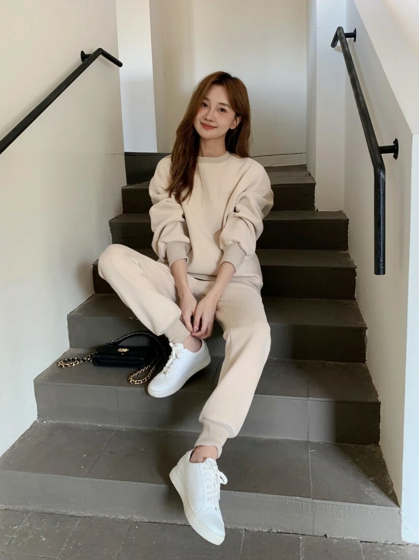 奶油杏刺繡圓領衛衣+縮口褲SET-S-L (Elegant & Love)