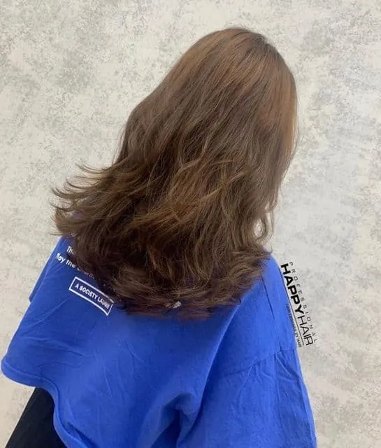 The curls are arranged in an irregular wave pattern, but still structured in a way that makes it easy to manage.