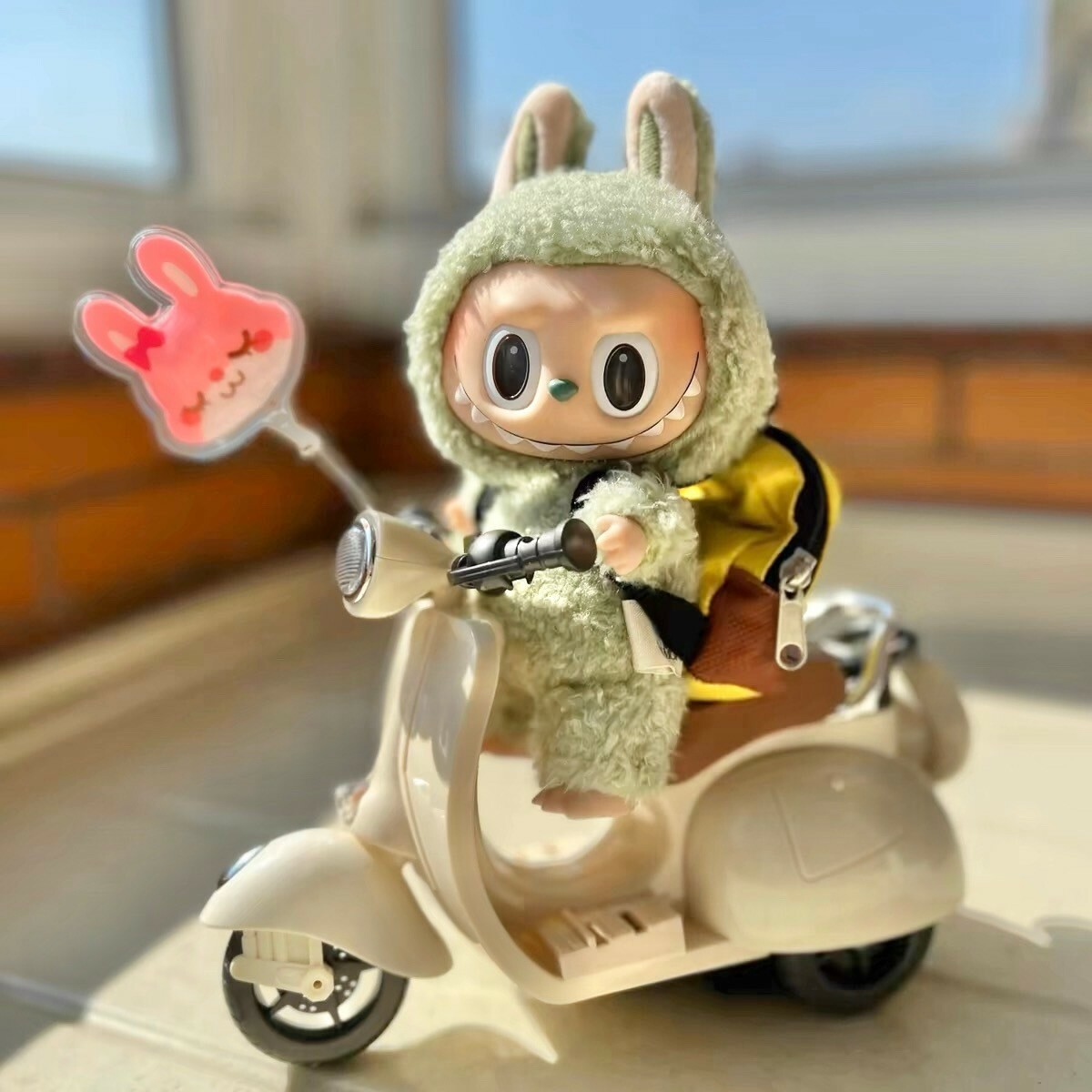 拉布布 LABUBU 心動馬卡龍 吊飾專用 電動摩托車 玩具 (無附吊飾)