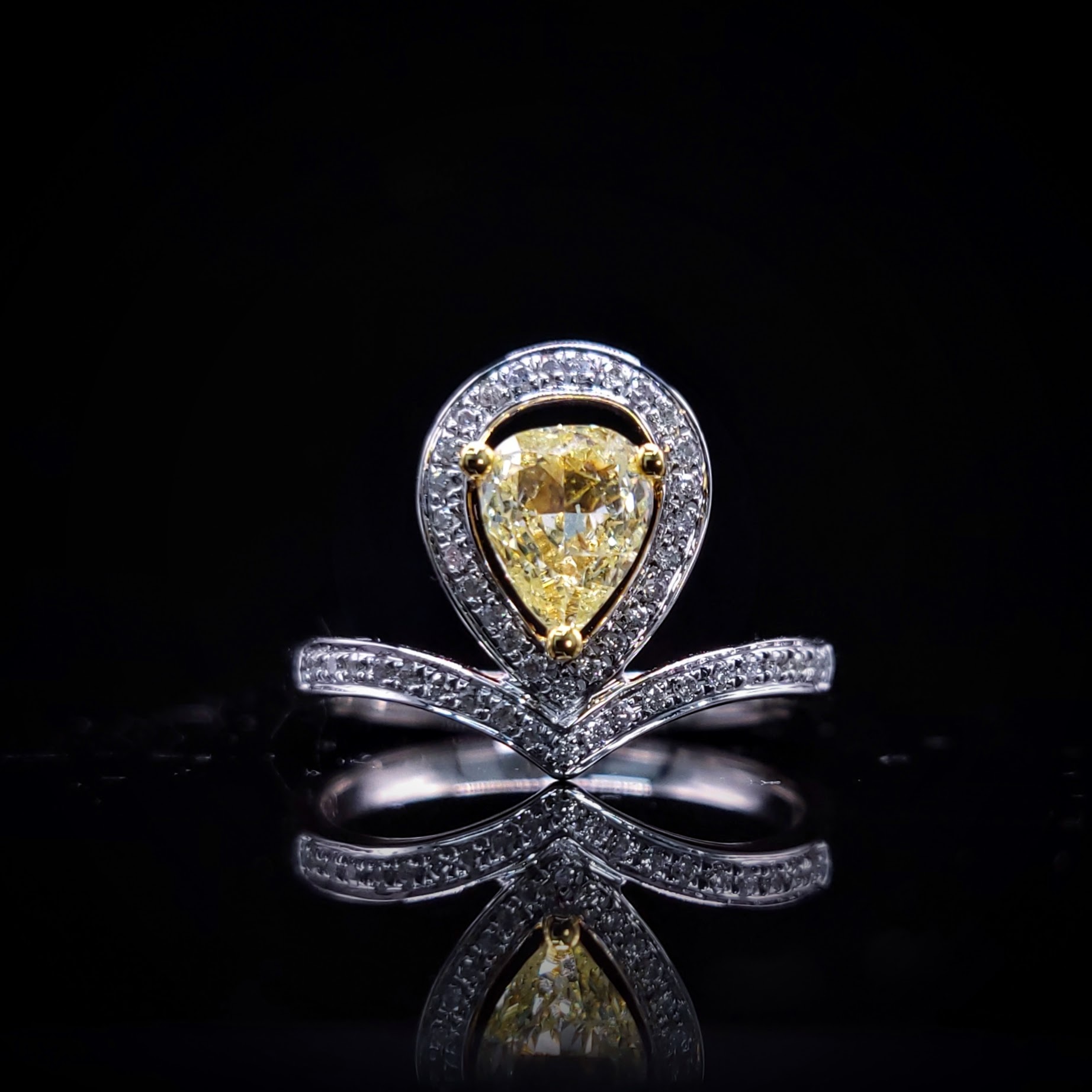 18K White Gold 0.76ct Fancy Yellow Pear Shaped Diamond Ring