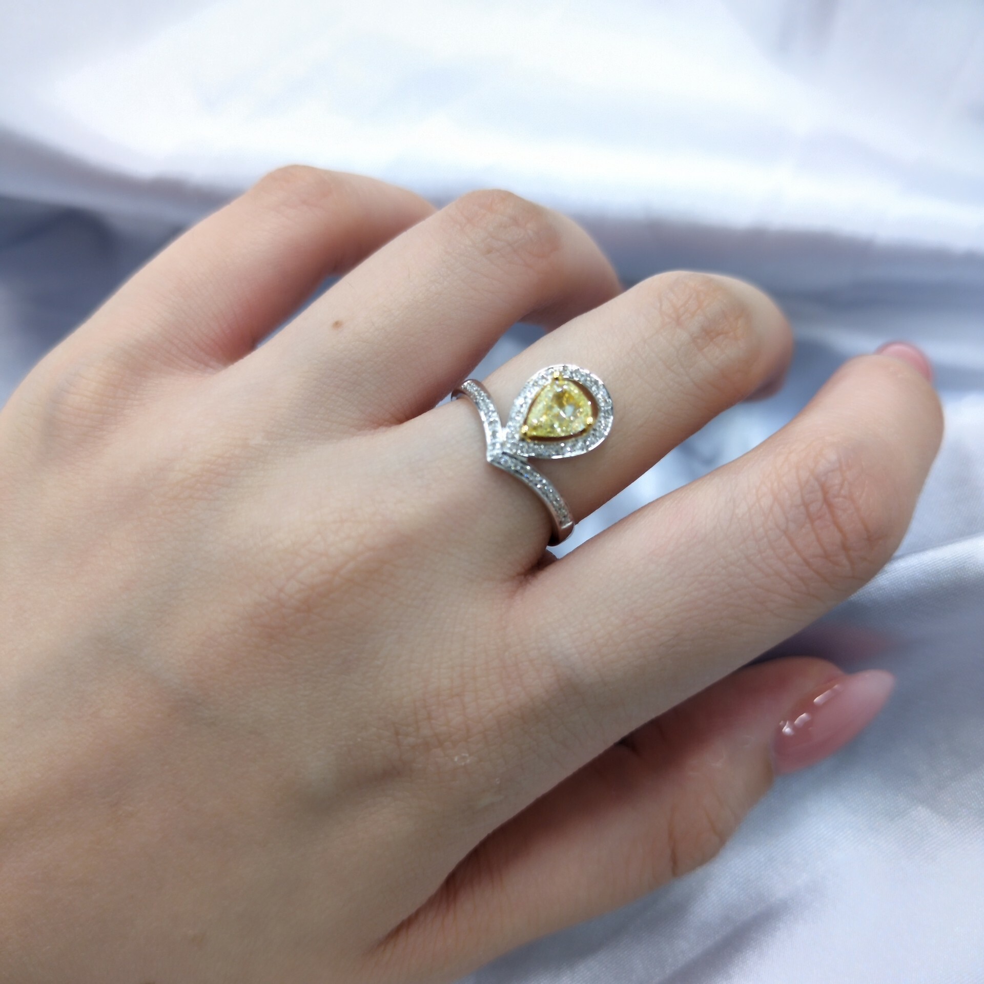 18K White Gold 0.76ct Fancy Yellow Pear Shaped Diamond Ring