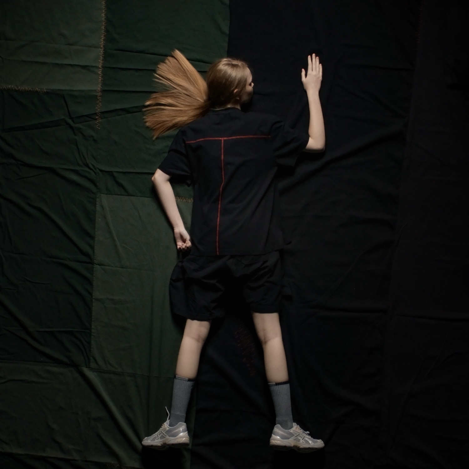 斬痕寬鬆口袋彈簧棉Tee-特種黑