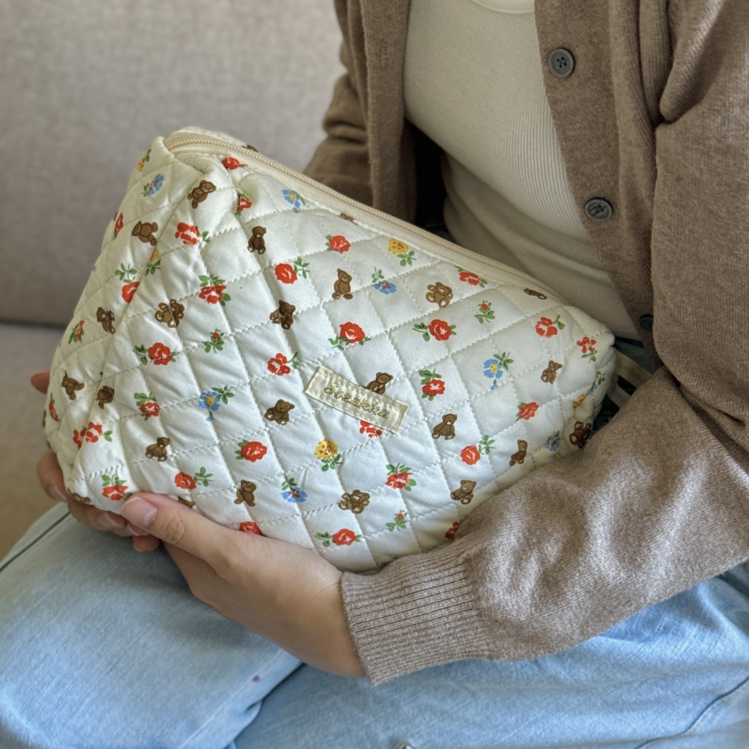 大容量澎澎格紋收納化妝包